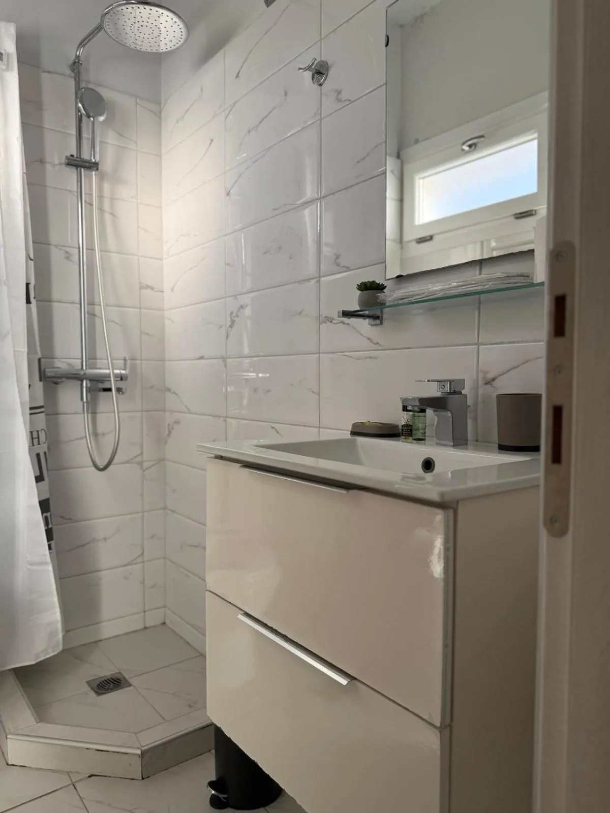 Shower in Luxor Premium Suites