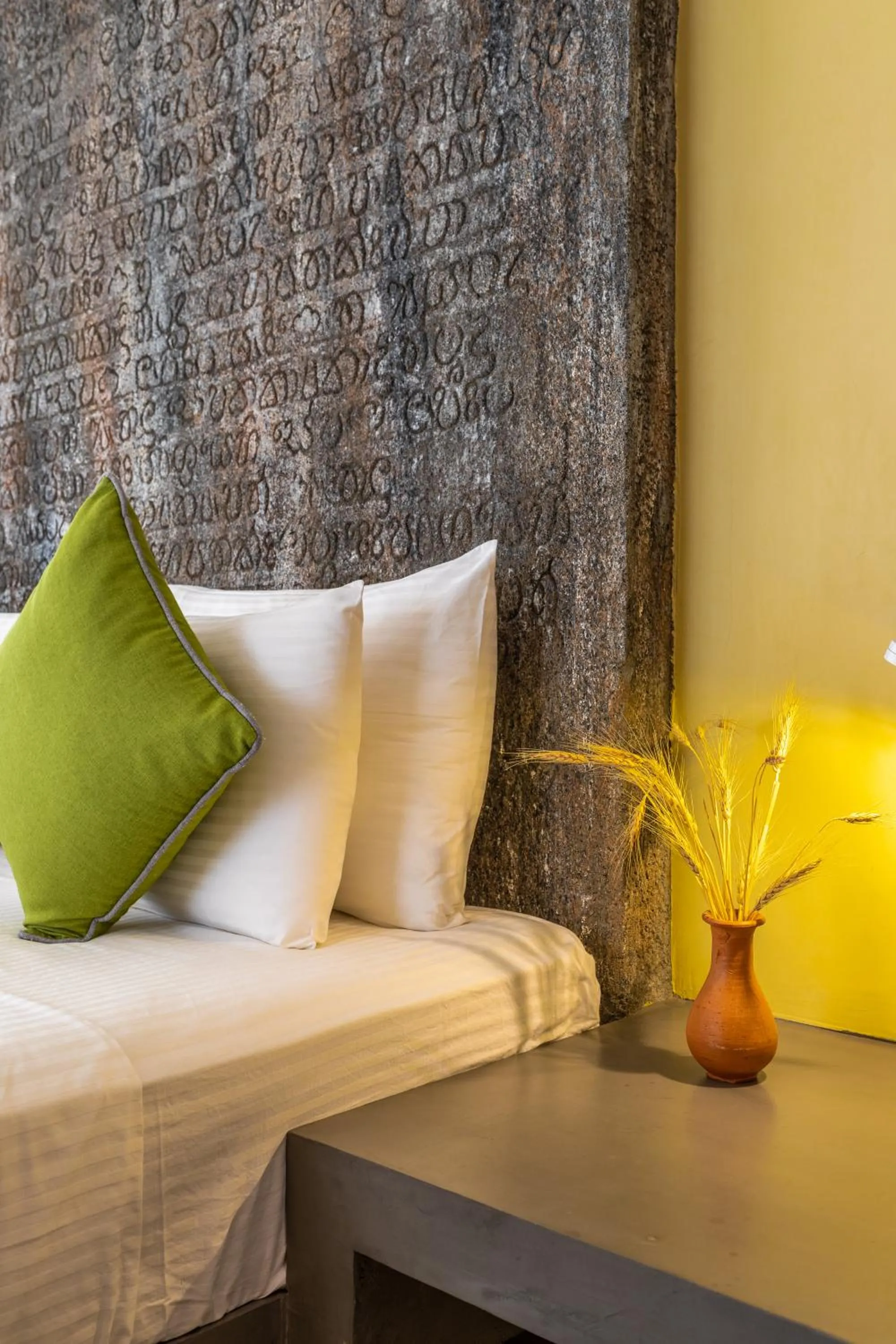 Bed in Sigiriya King's Resort