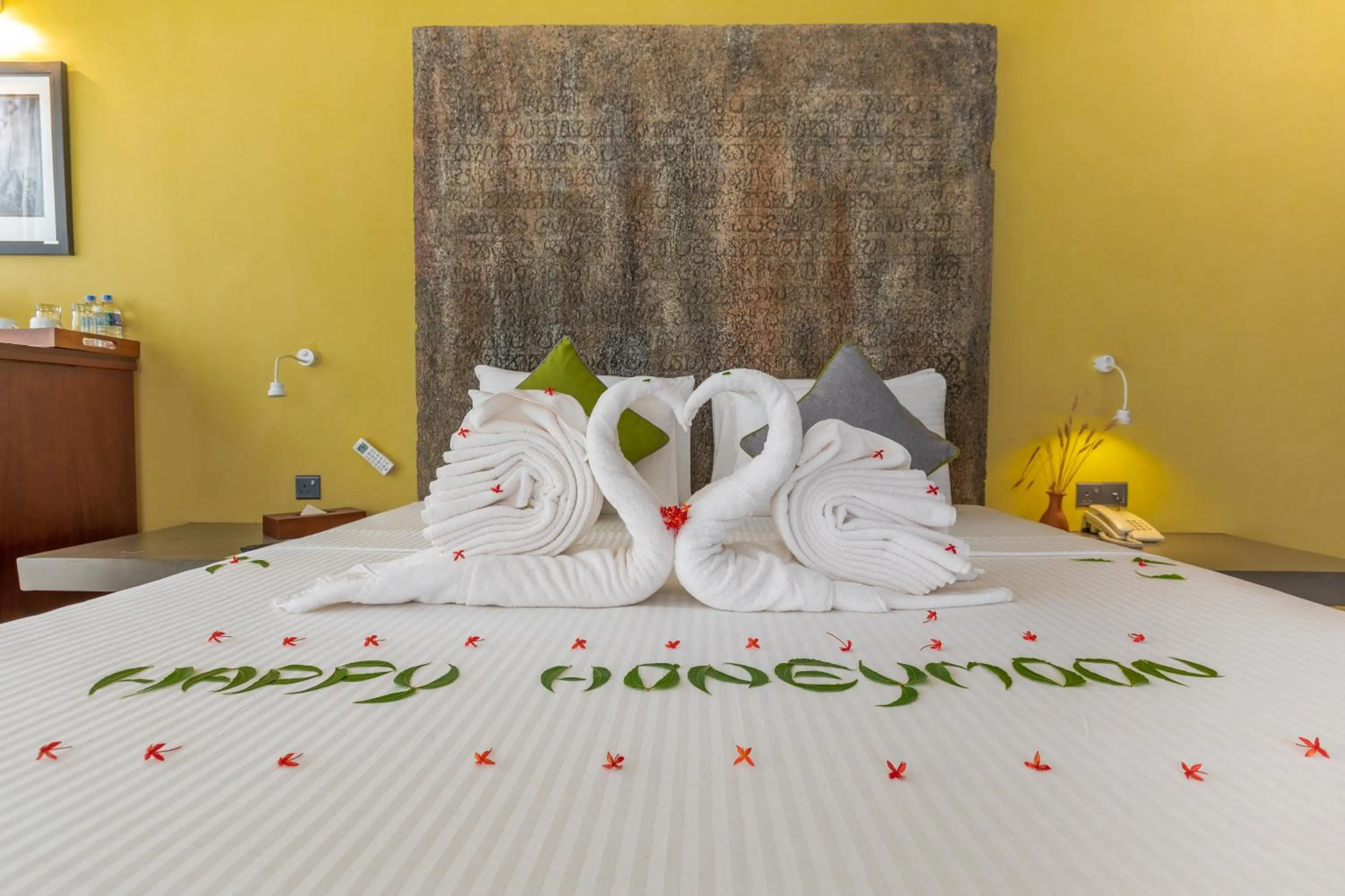 Bed in Sigiriya King's Resort