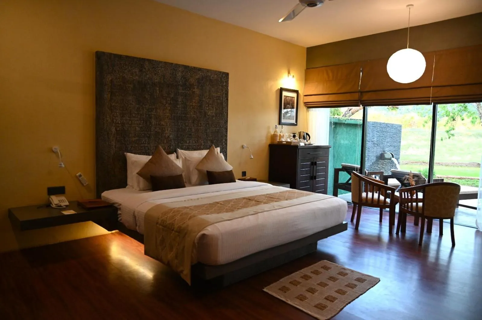 Bed in Sigiriya King's Resort