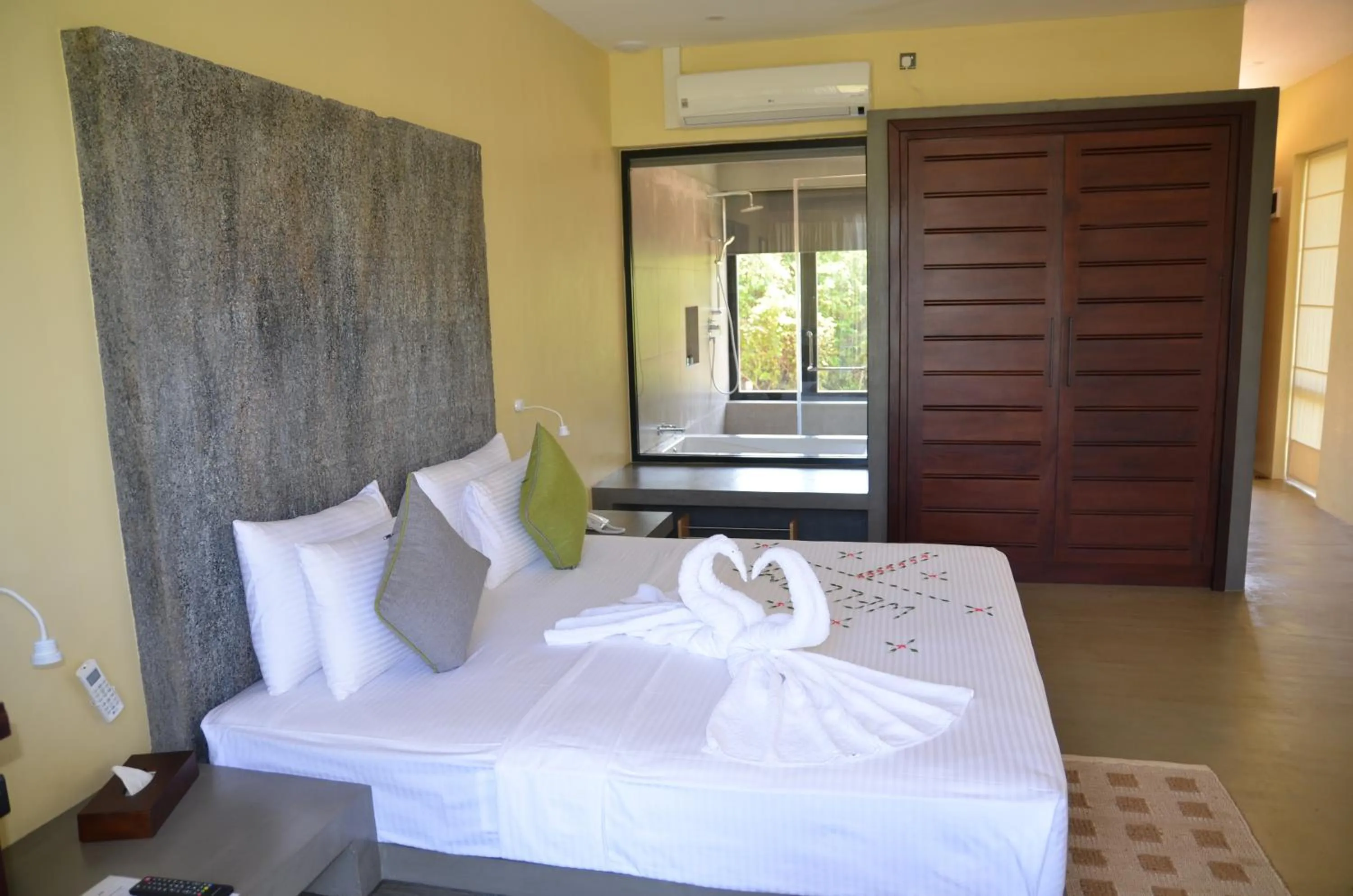 Bed in Sigiriya King's Resort