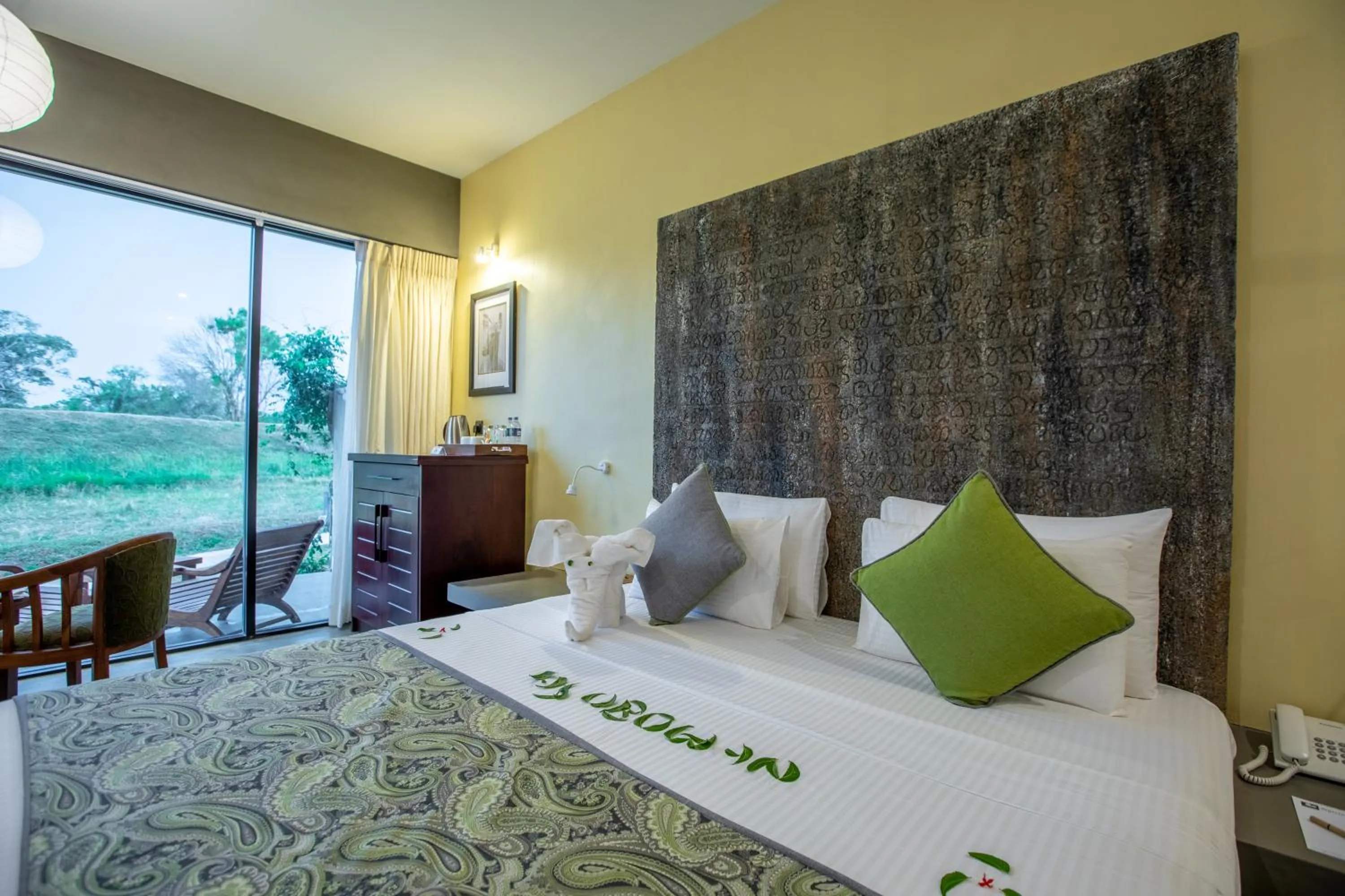 Bed in Sigiriya King's Resort