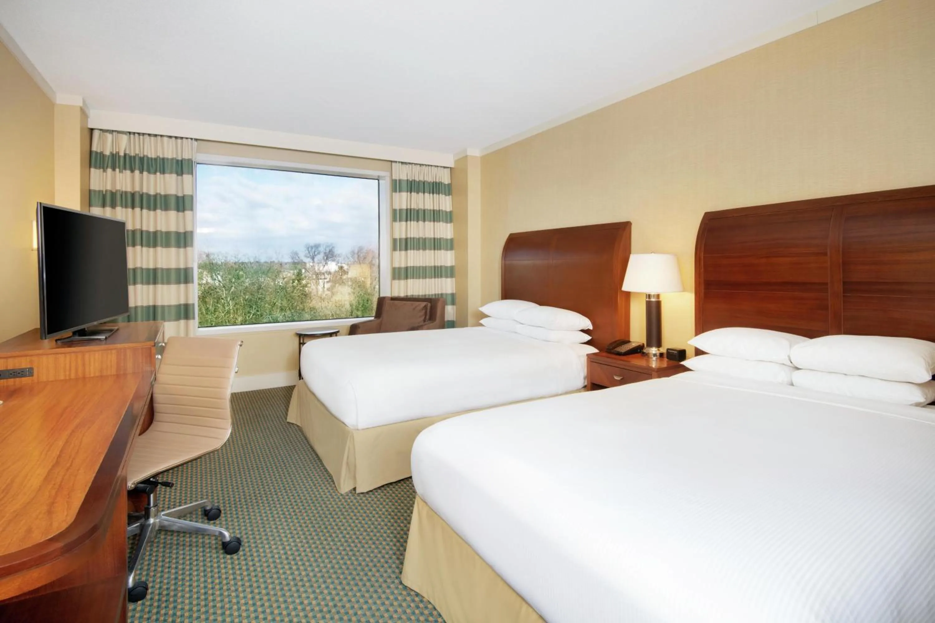 Bedroom, Bed in DoubleTree by Hilton Stamford