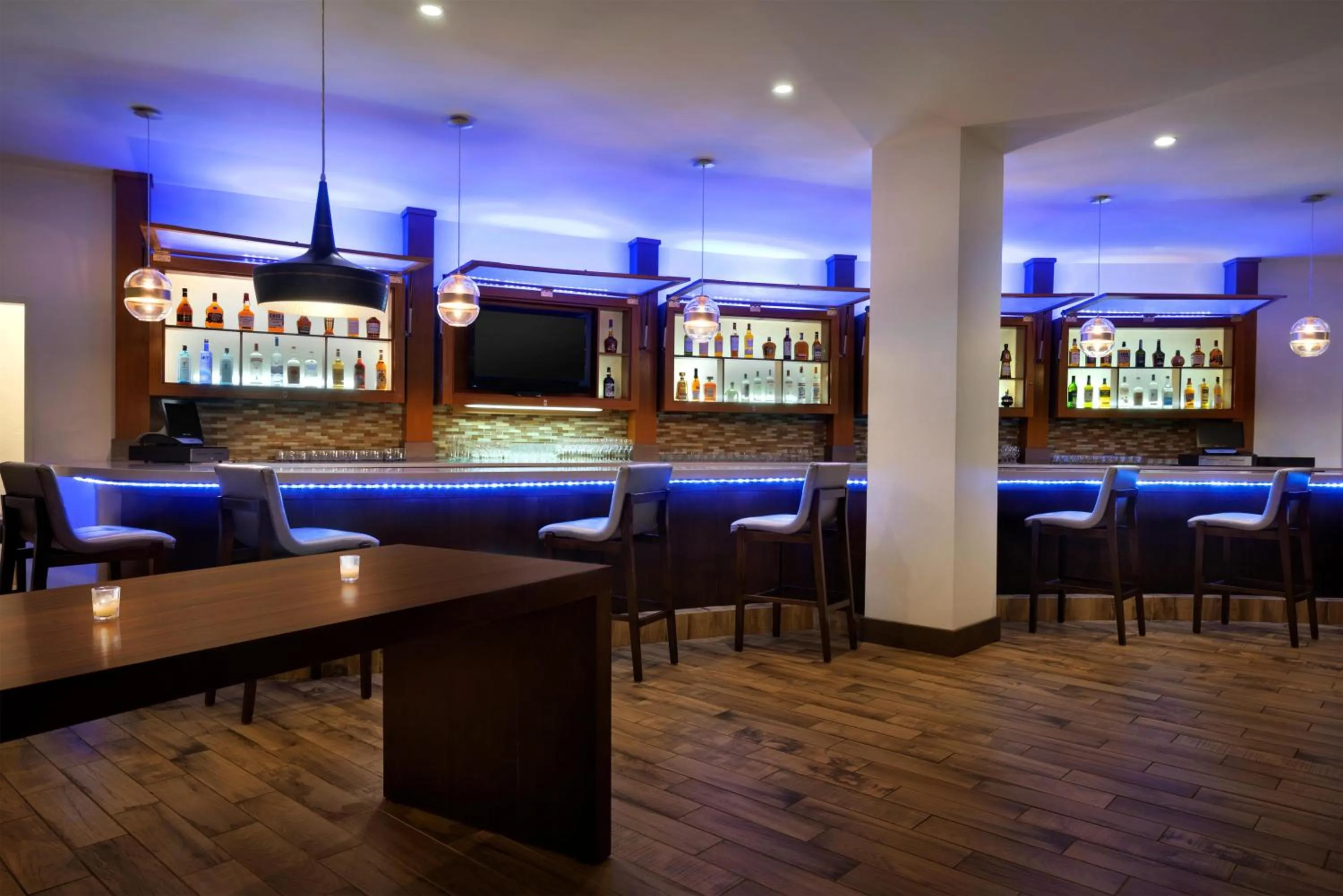 Lounge or bar in DoubleTree by Hilton Stamford