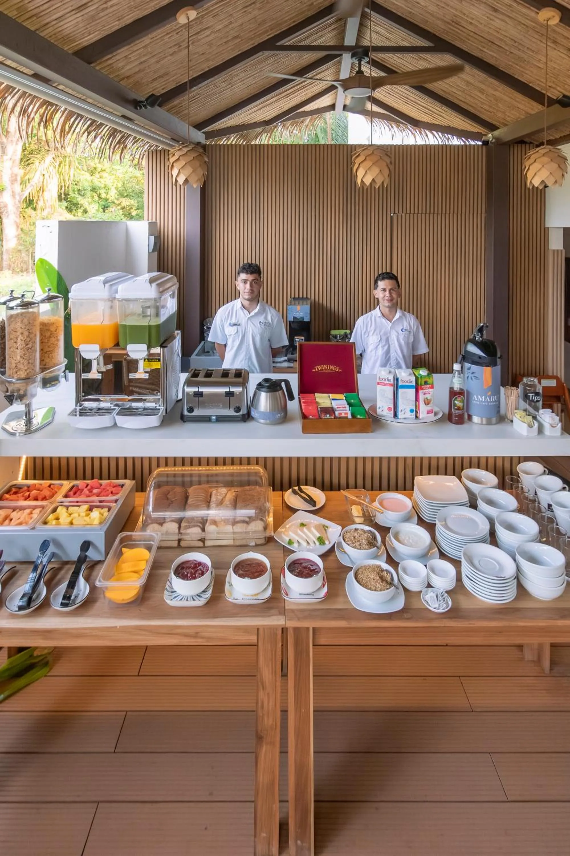 Restaurant/places to eat in Hotel Santa Teresa by the Beach