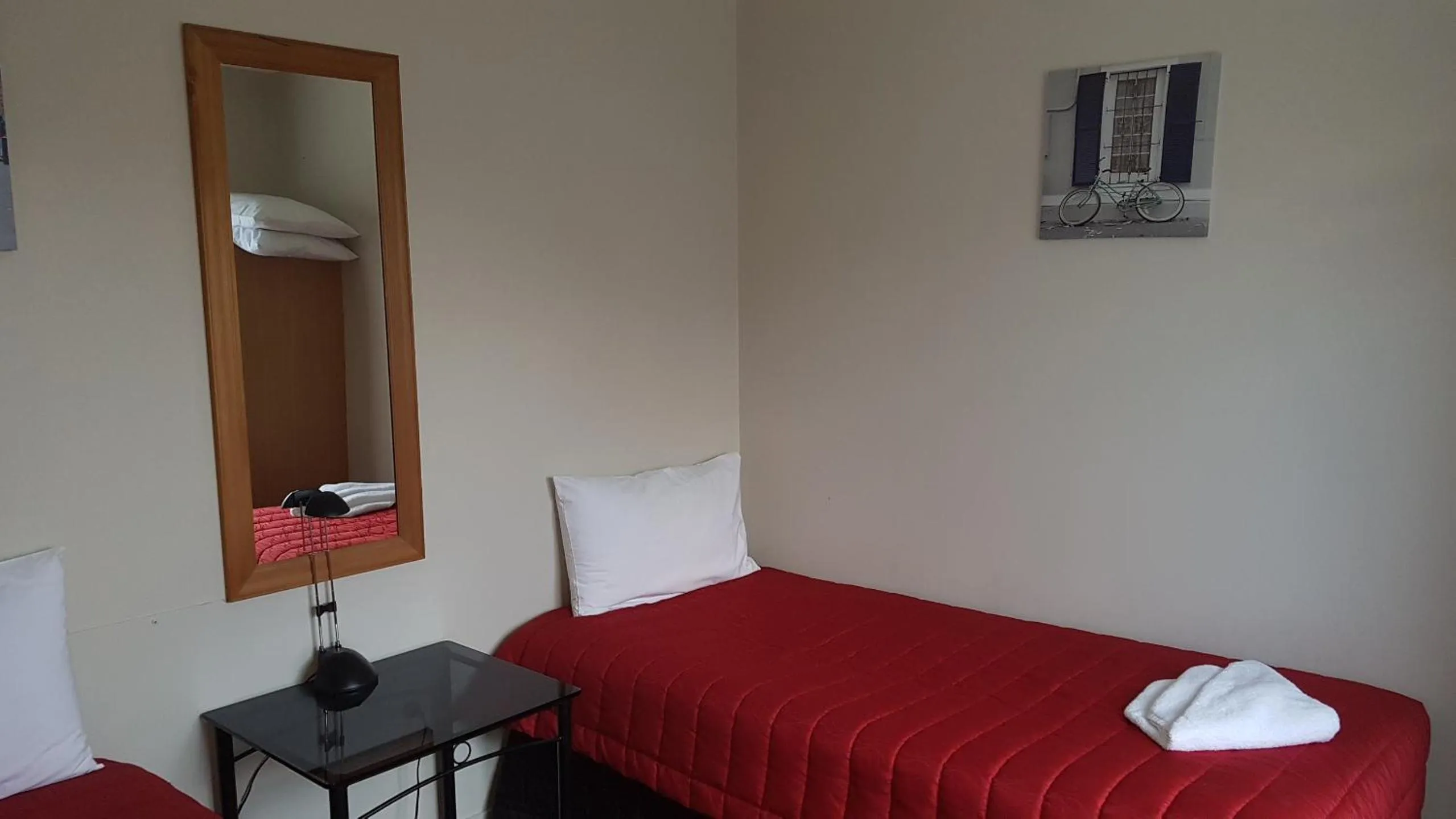 Bed in Palm Court Motel