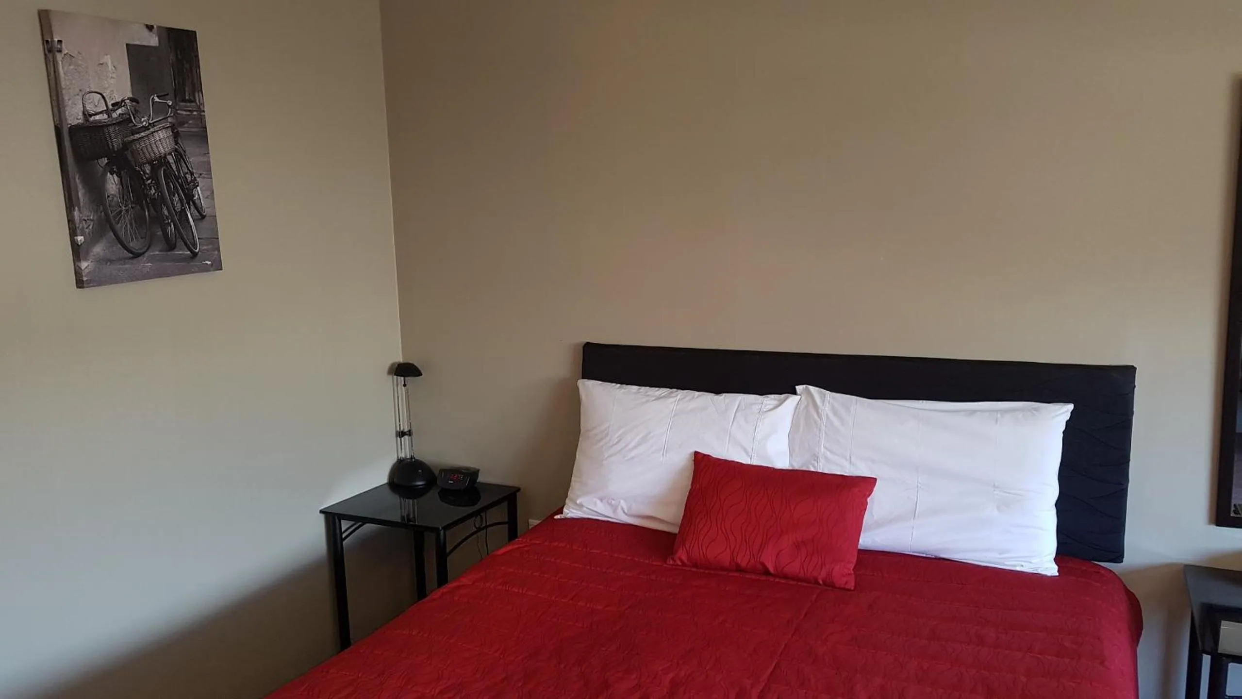 Bed in Palm Court Motel