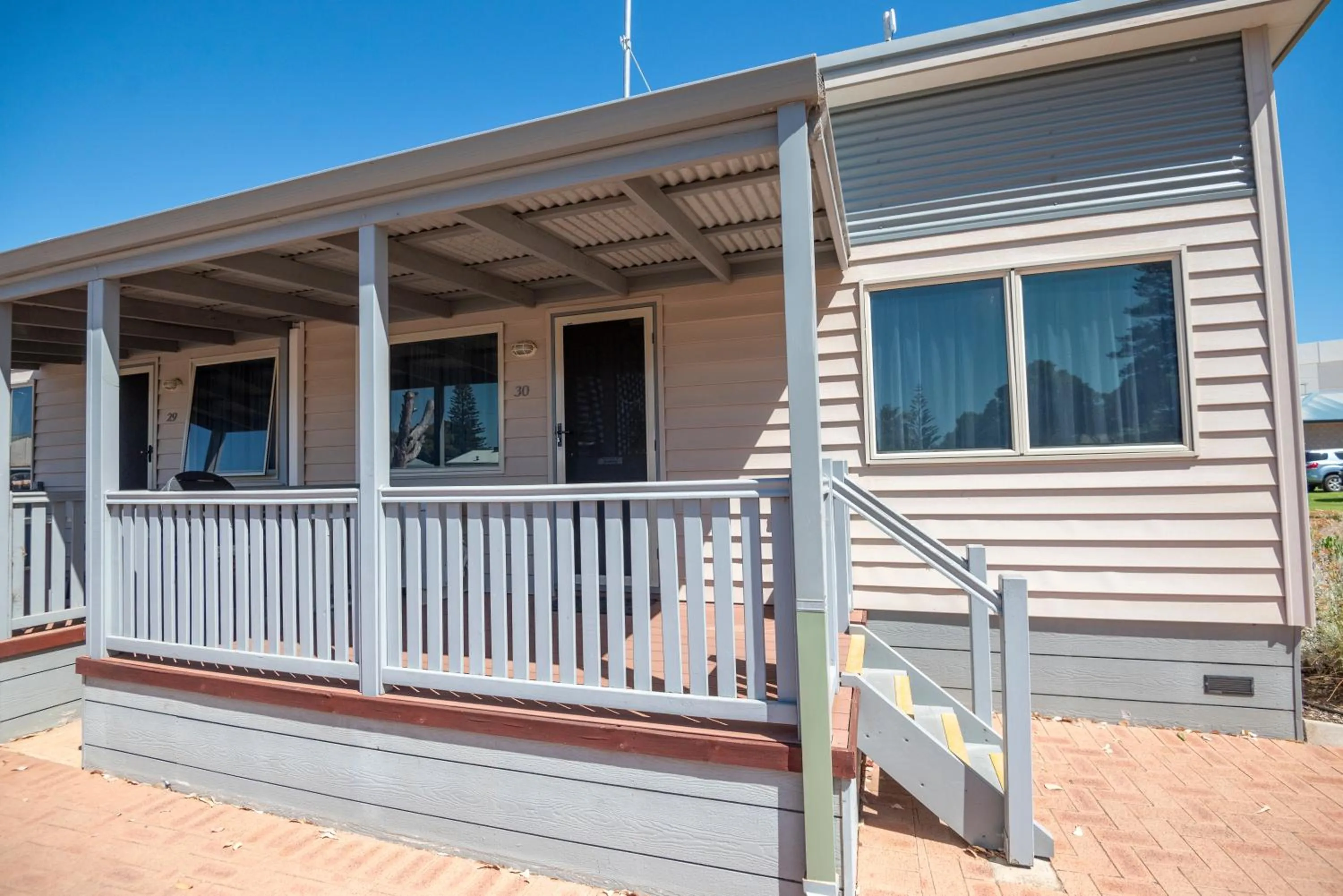 Property building in Esperance Bay Holiday Park