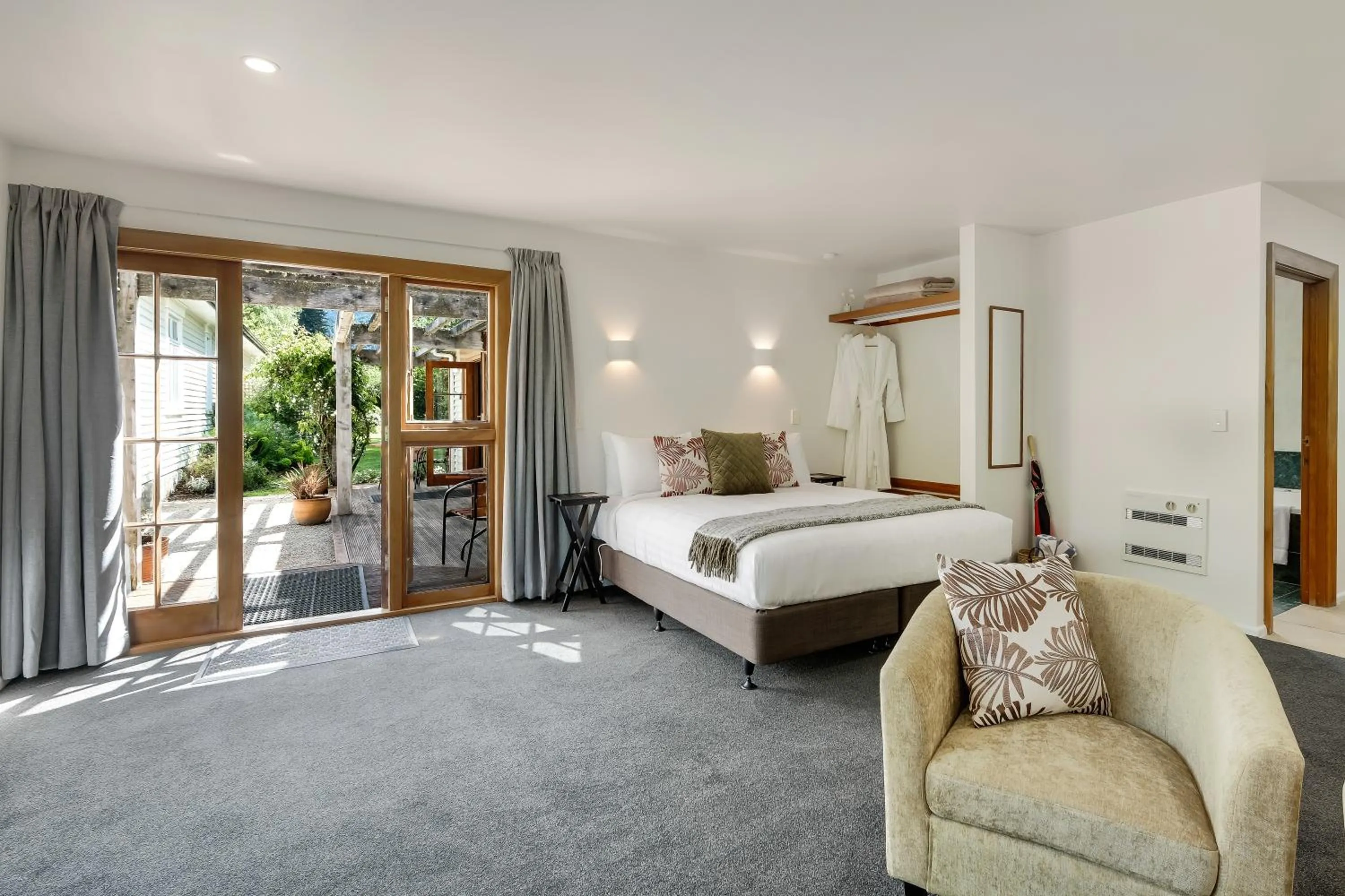 Patio, Bed in Harrogate Gardens Motel