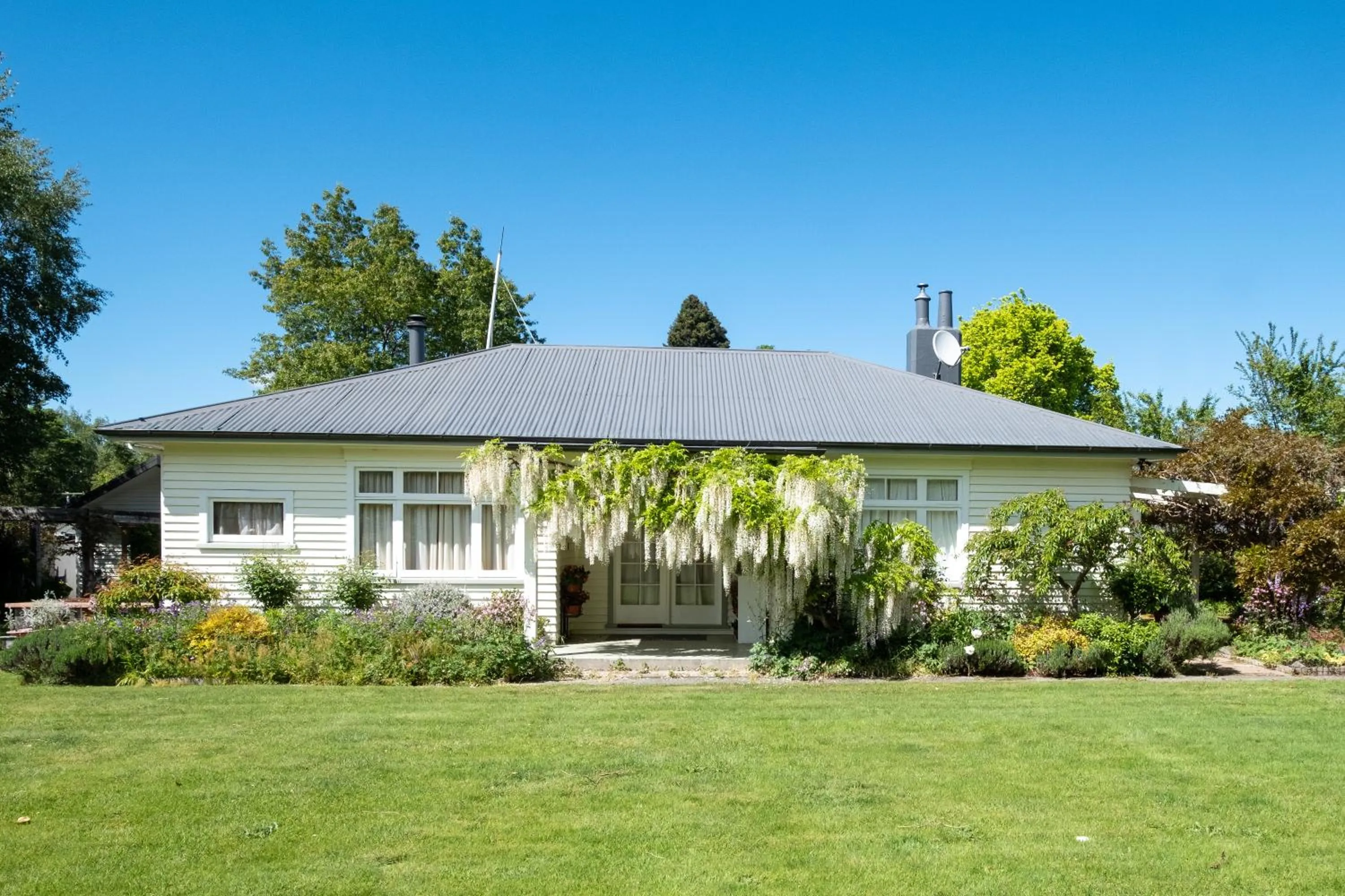 Property building in Harrogate Gardens Motel