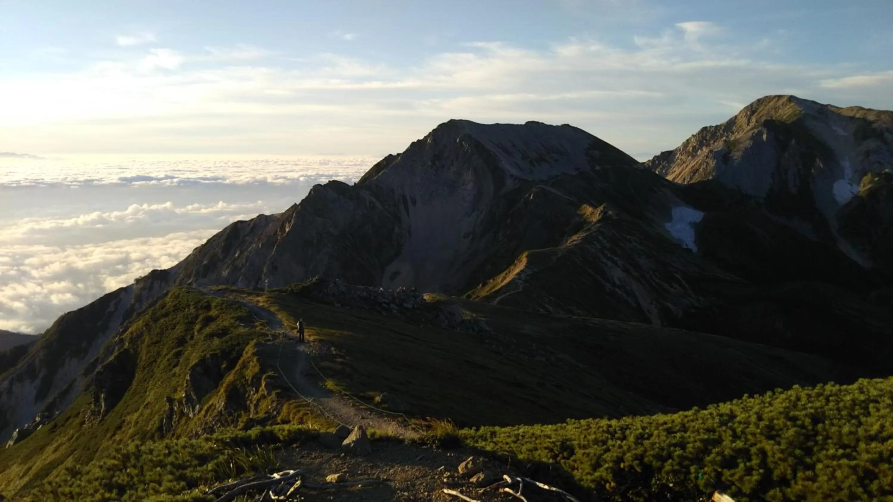 Hiking in Sunny Side Hut