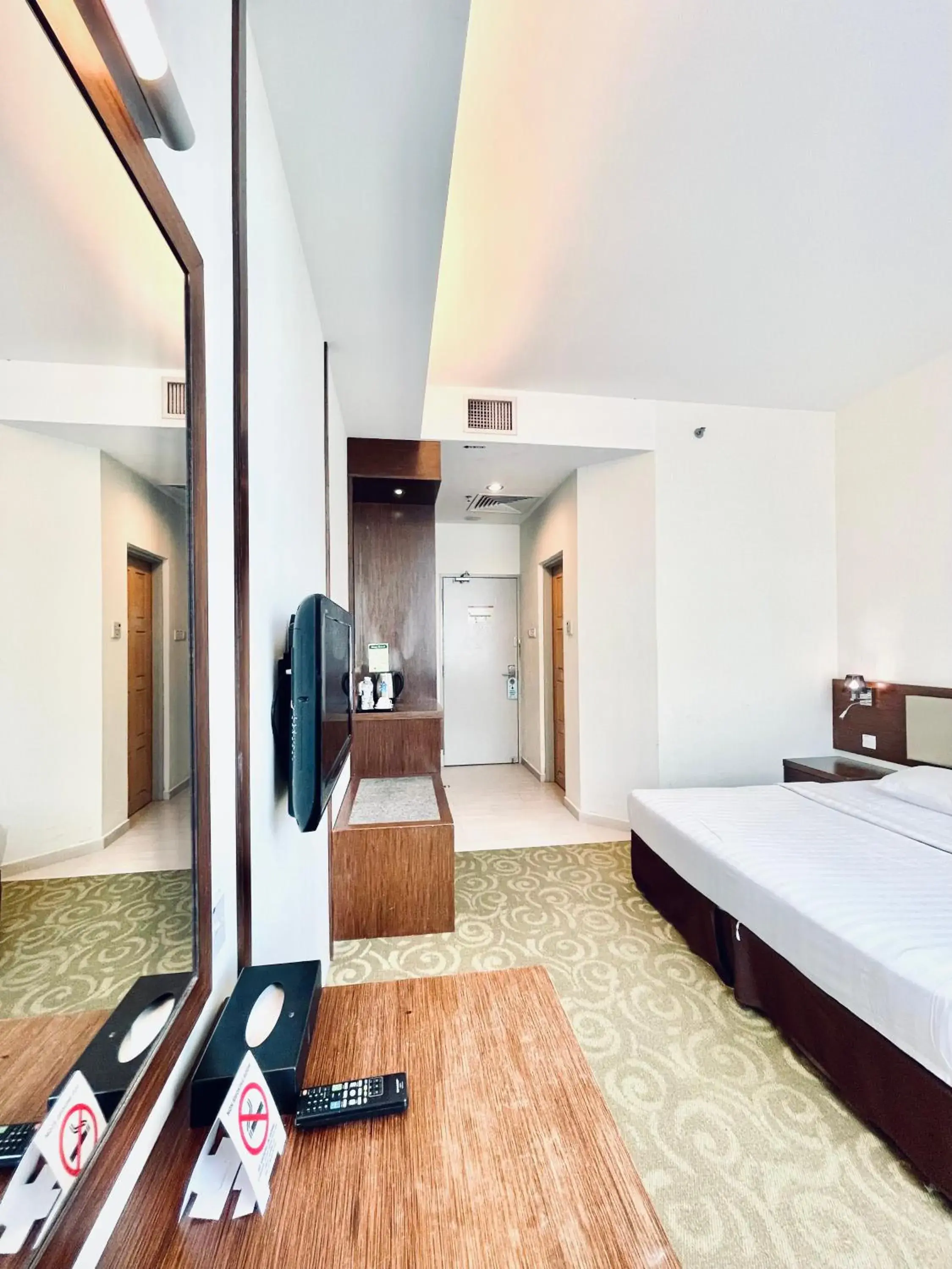 TV and multimedia, Bed in Seemsoon Hotel TV and multimedia, Bed in Seemsoon Hotel