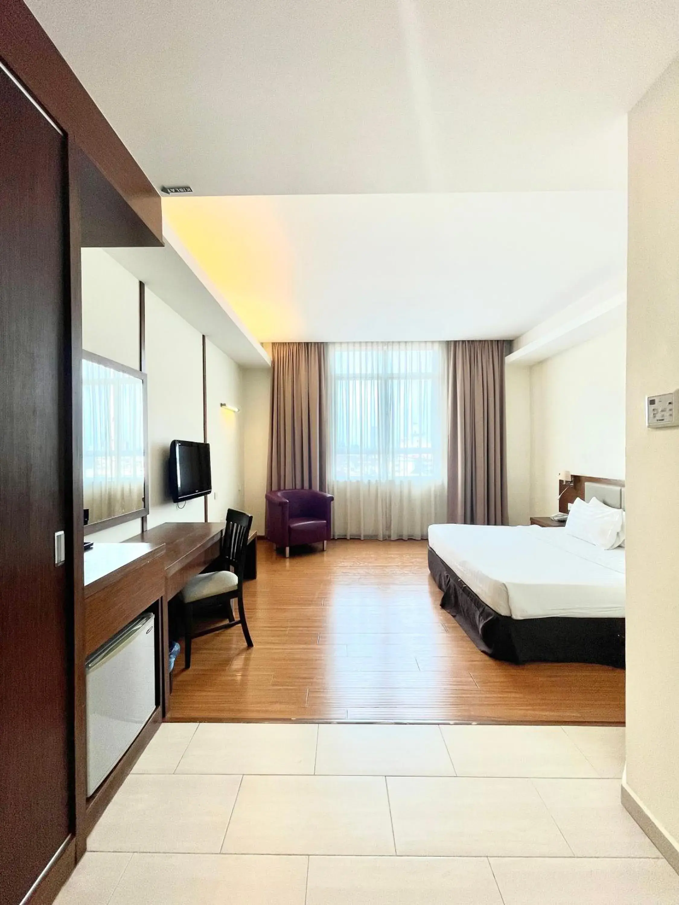 Photo of the whole room, Bed in Seemsoon Hotel Photo of the whole room, Bed in Seemsoon Hotel