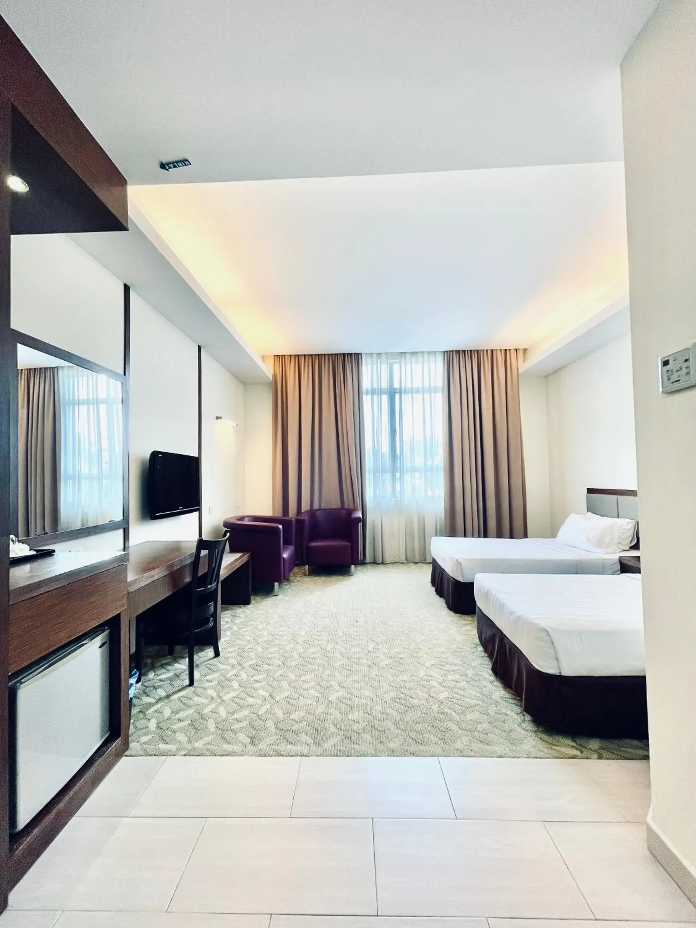 Photo of the whole room, Bed in Seemsoon Hotel Photo of the whole room, Bed in Seemsoon Hotel