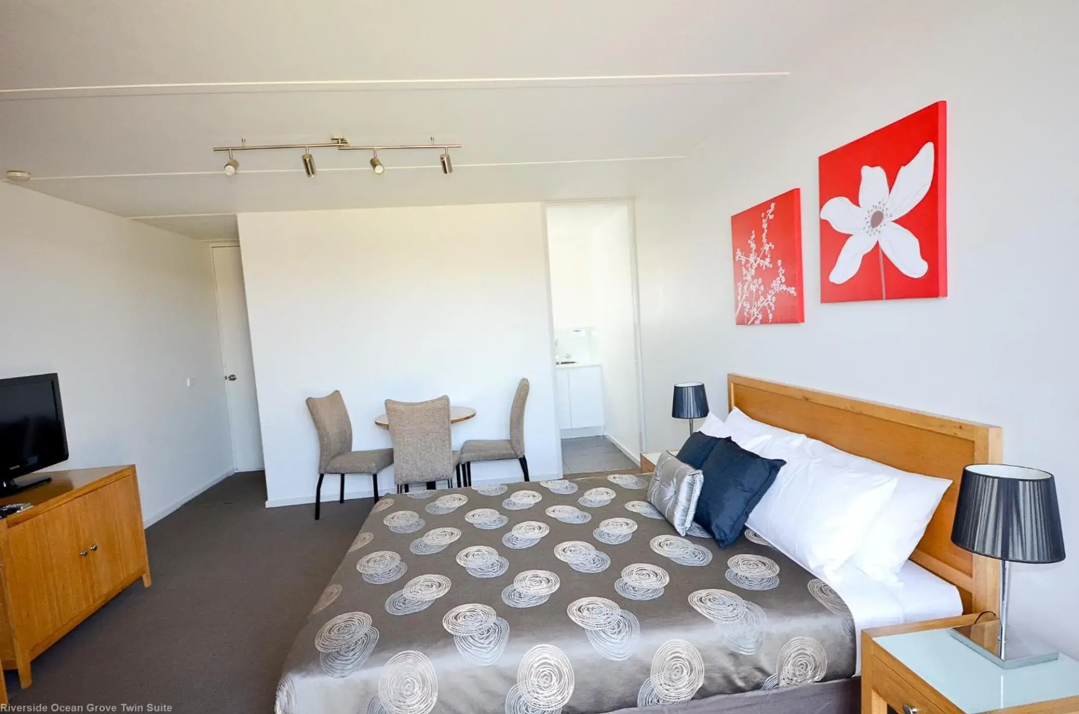 Bed in Riverside Ocean Grove Bed in Riverside Ocean Grove