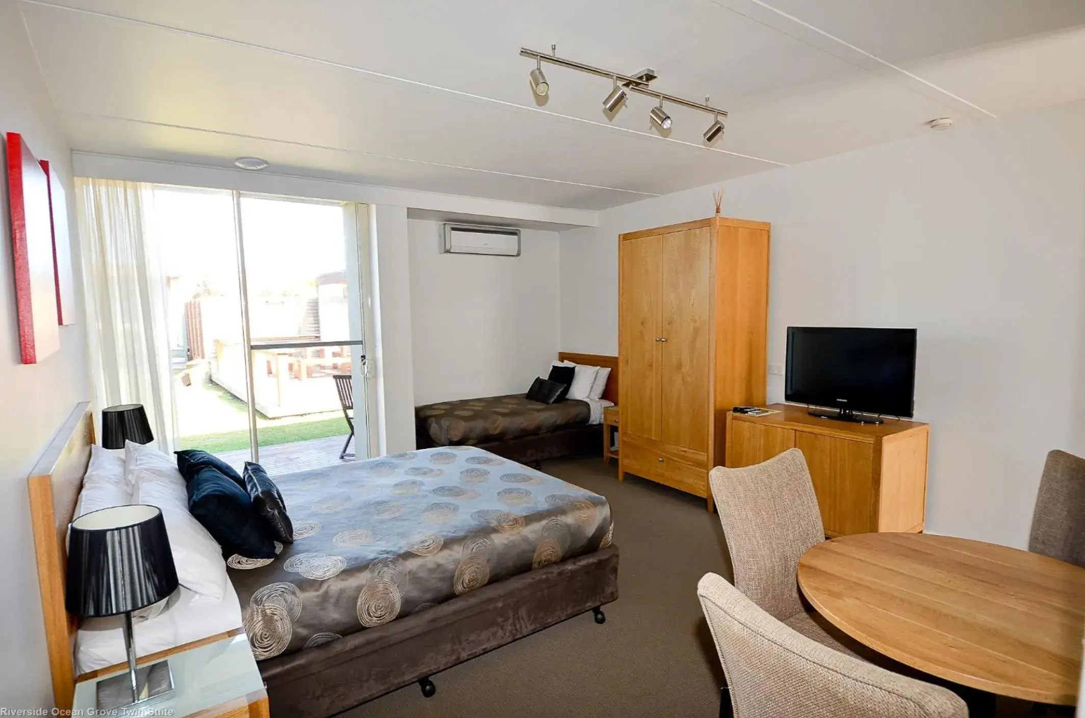 Bed in Riverside Ocean Grove Bed in Riverside Ocean Grove