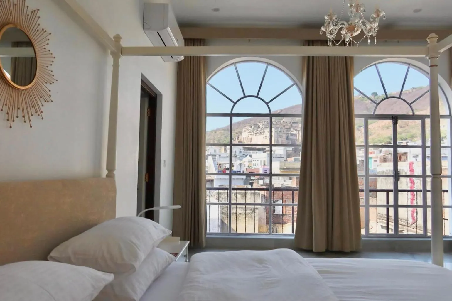 Bed in Dev Niwas - Heritage Hotel