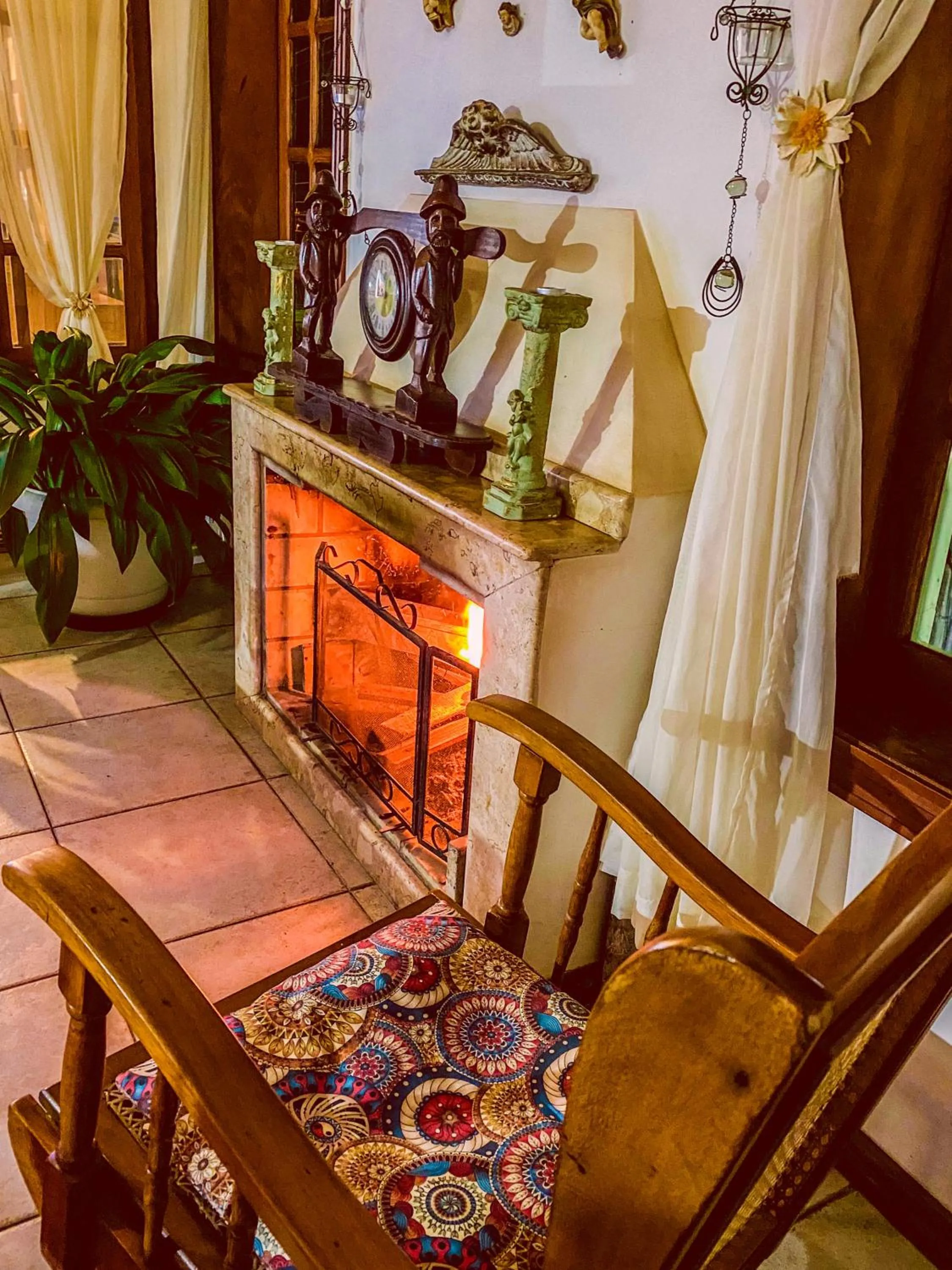 Living room in Pousada Quintal da Lua