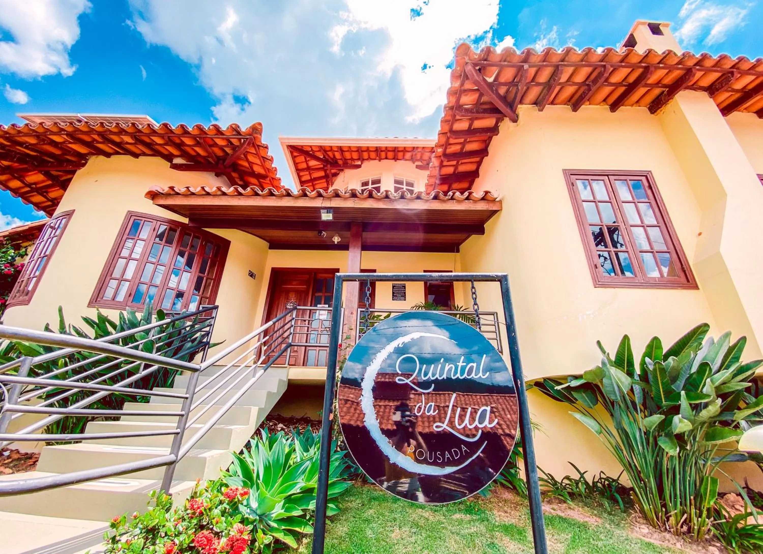 Facade/entrance in Pousada Quintal da Lua