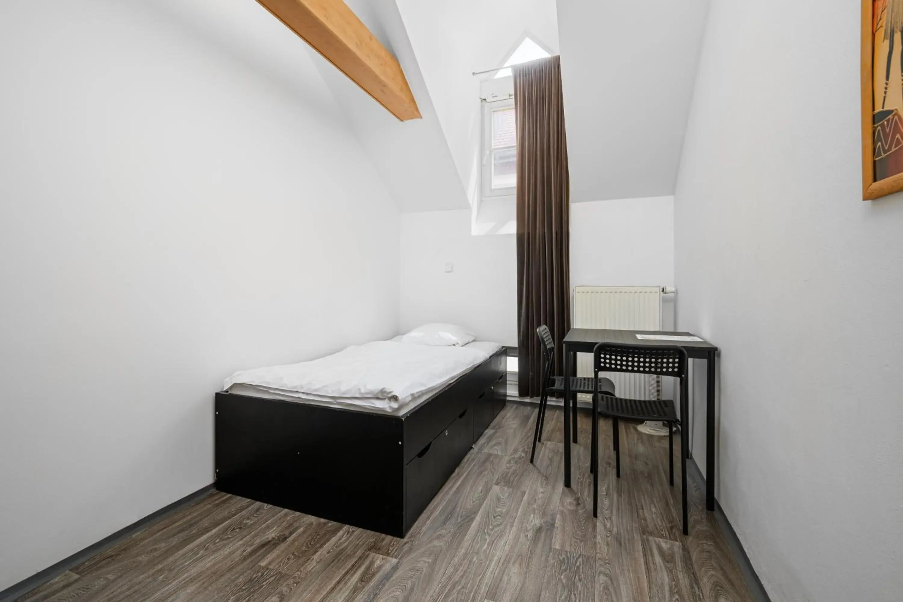 Single Room with Shower and Shared External Toilet in Wellness Rooms Central Single Room with Shower and Shared External Toilet in Wellness Rooms Central