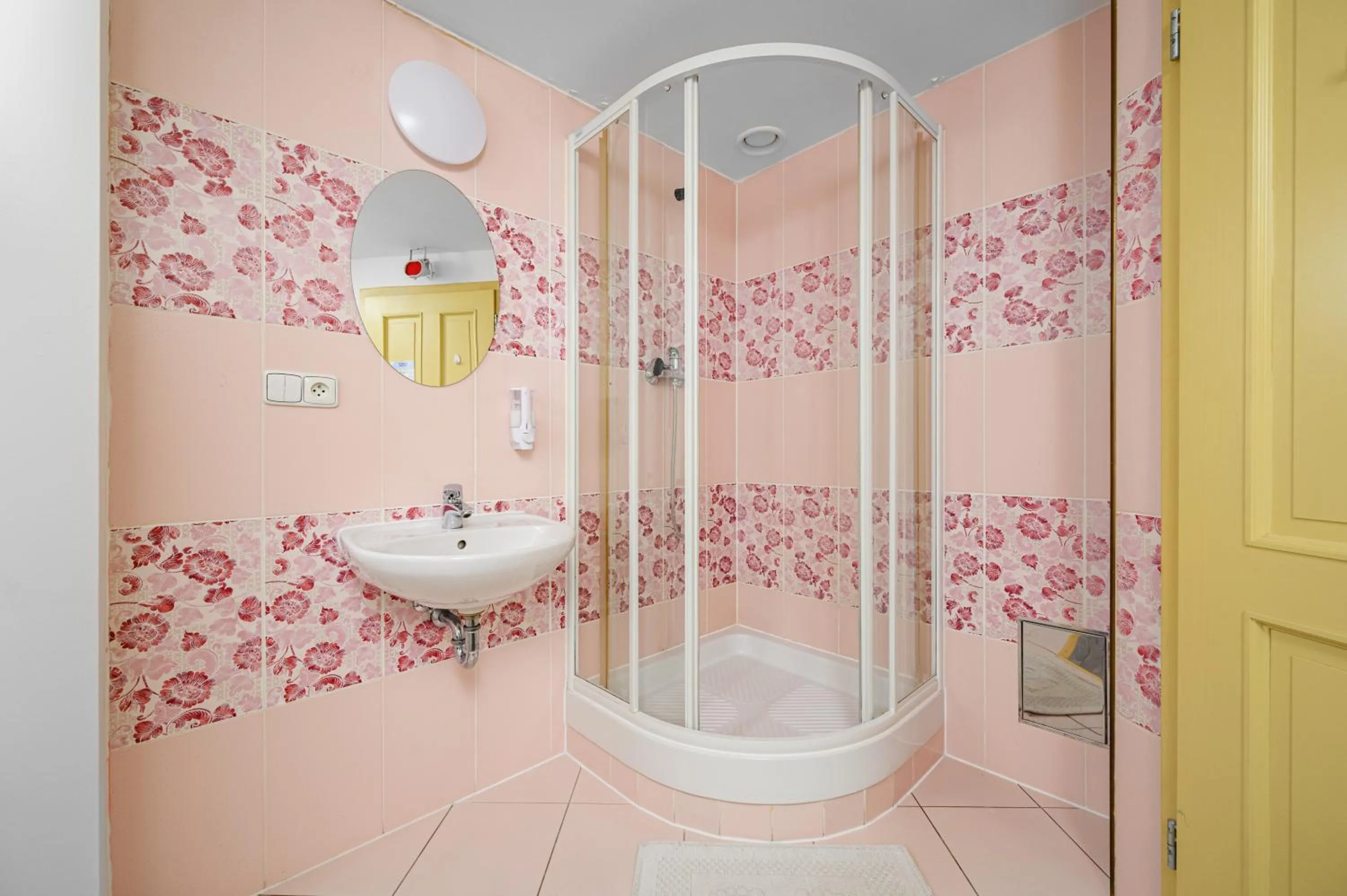 Shower in Wellness Rooms Central