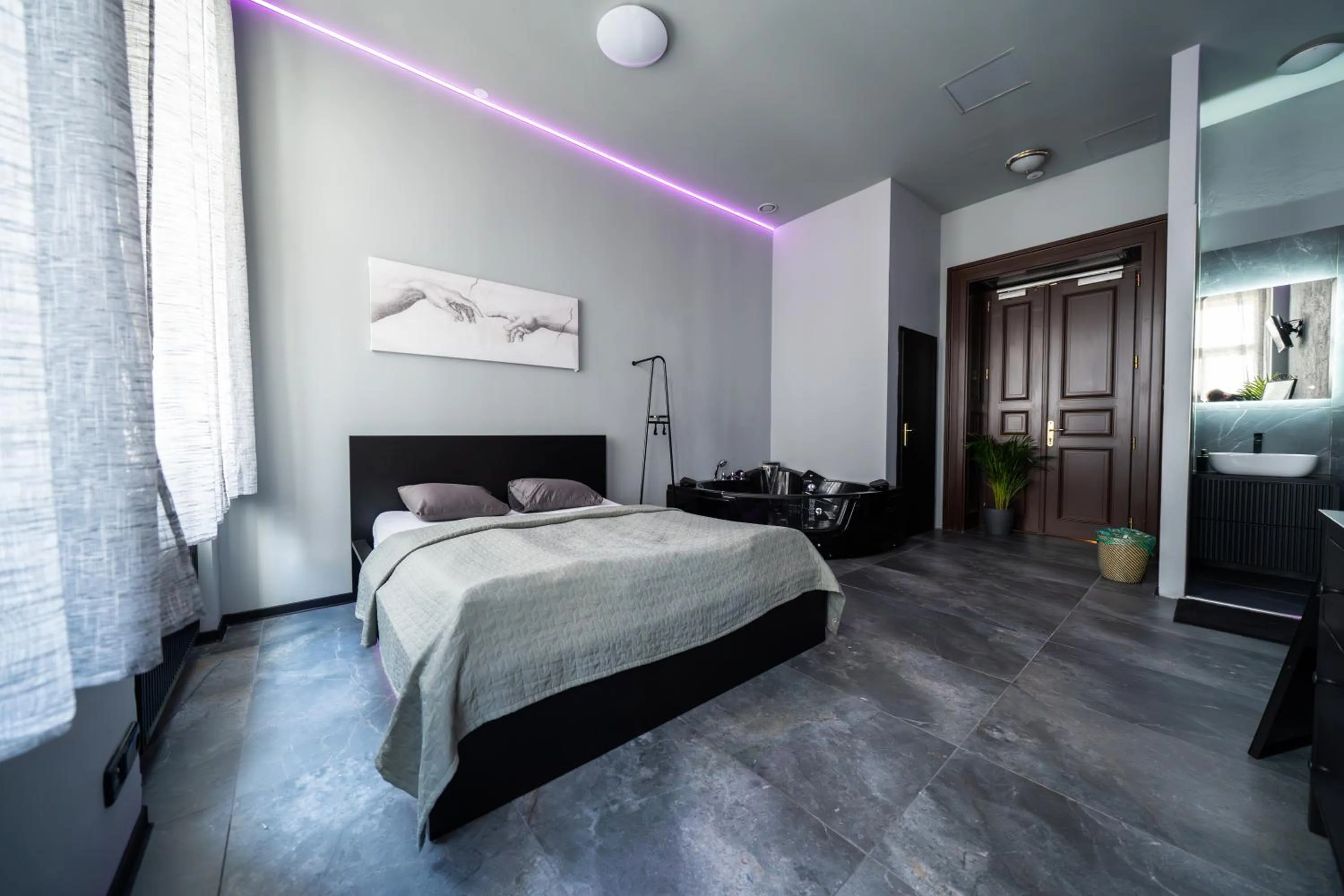 Photo of the whole room, Bed in Wellness Rooms Central