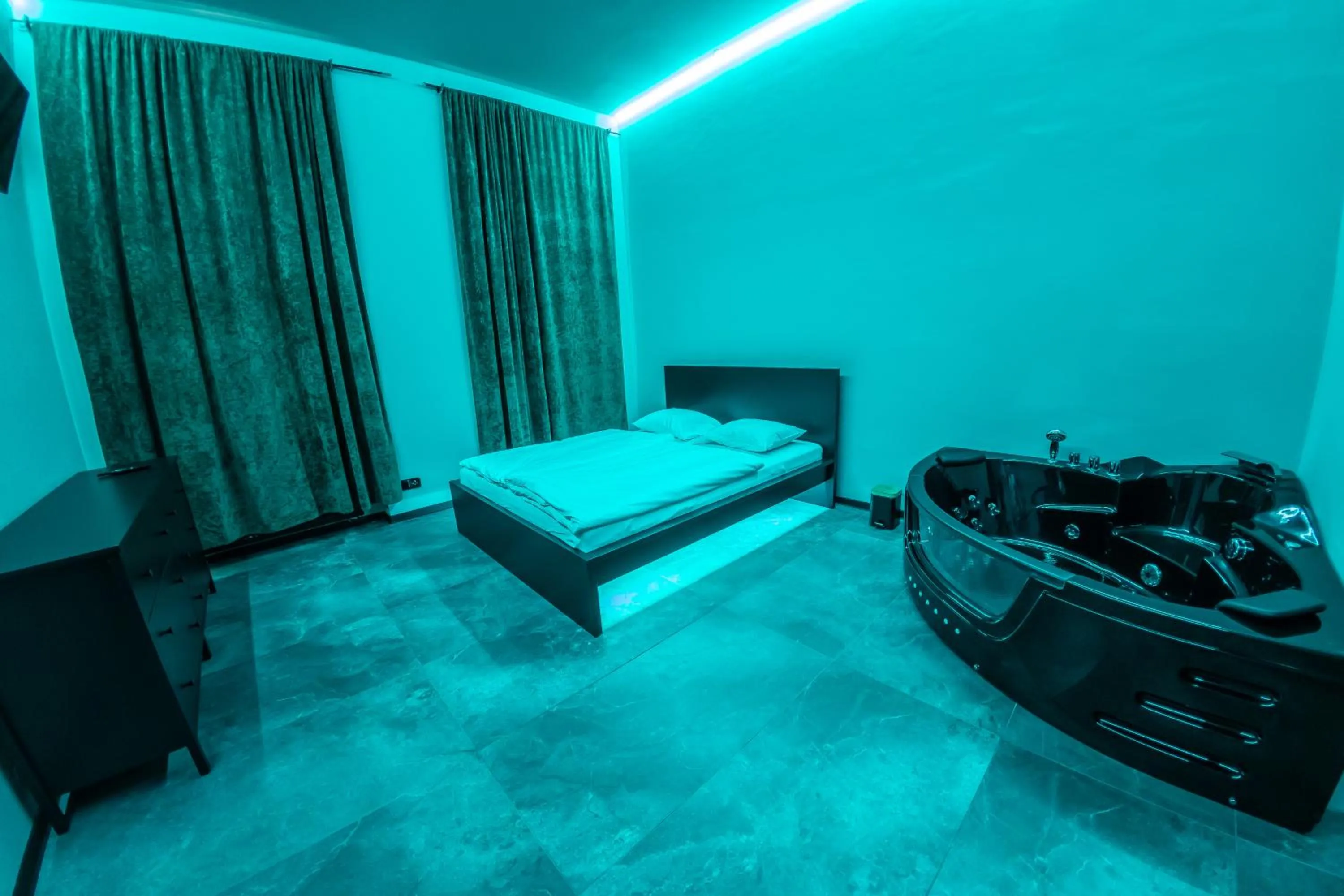 Photo of the whole room, Bed in Wellness Rooms Central