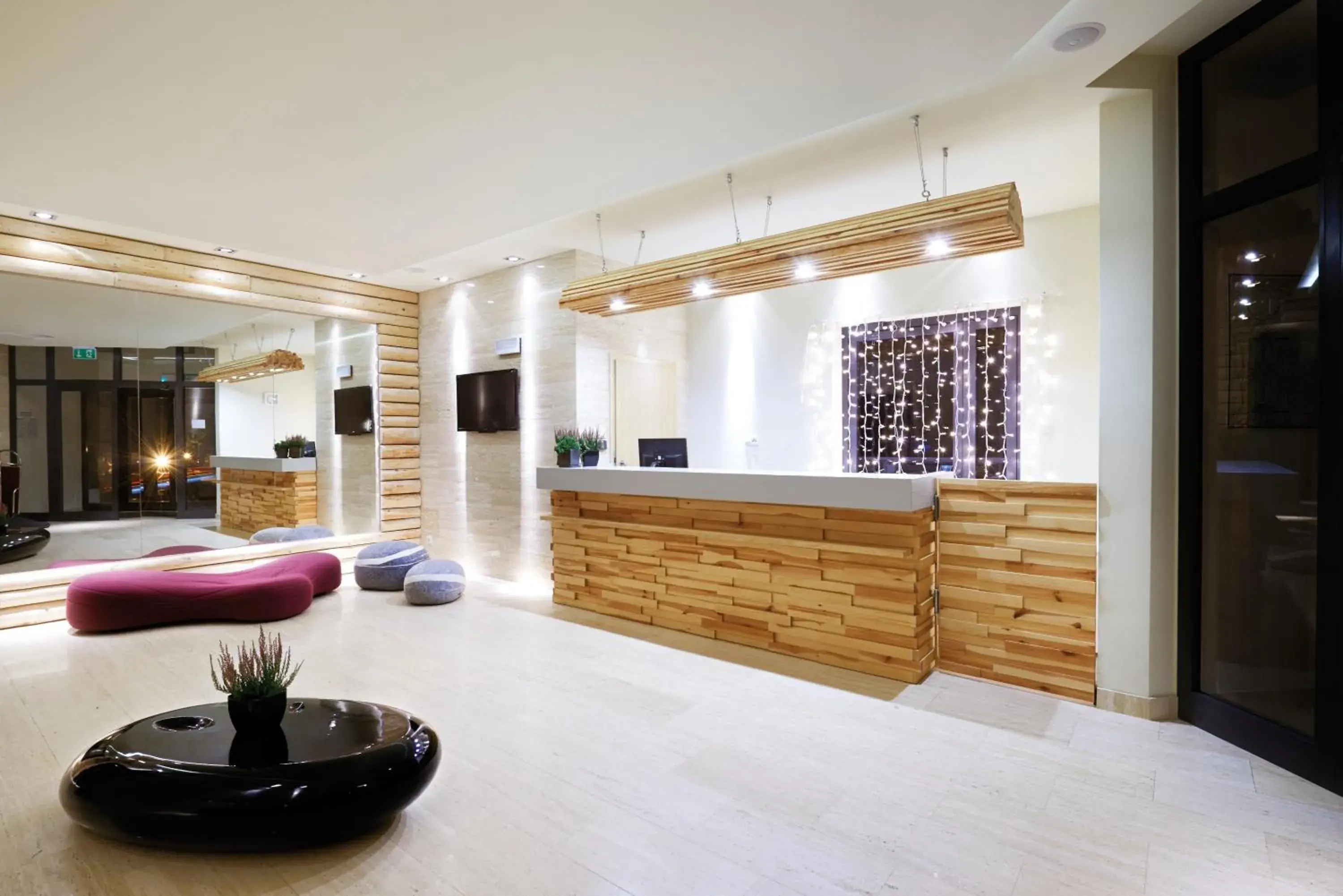 Lobby or reception in Aparthotel Cristal Resort Szklarska Poręba by Zdrojowa Lobby or reception in Aparthotel Cristal Resort Szklarska Poręba by Zdrojowa