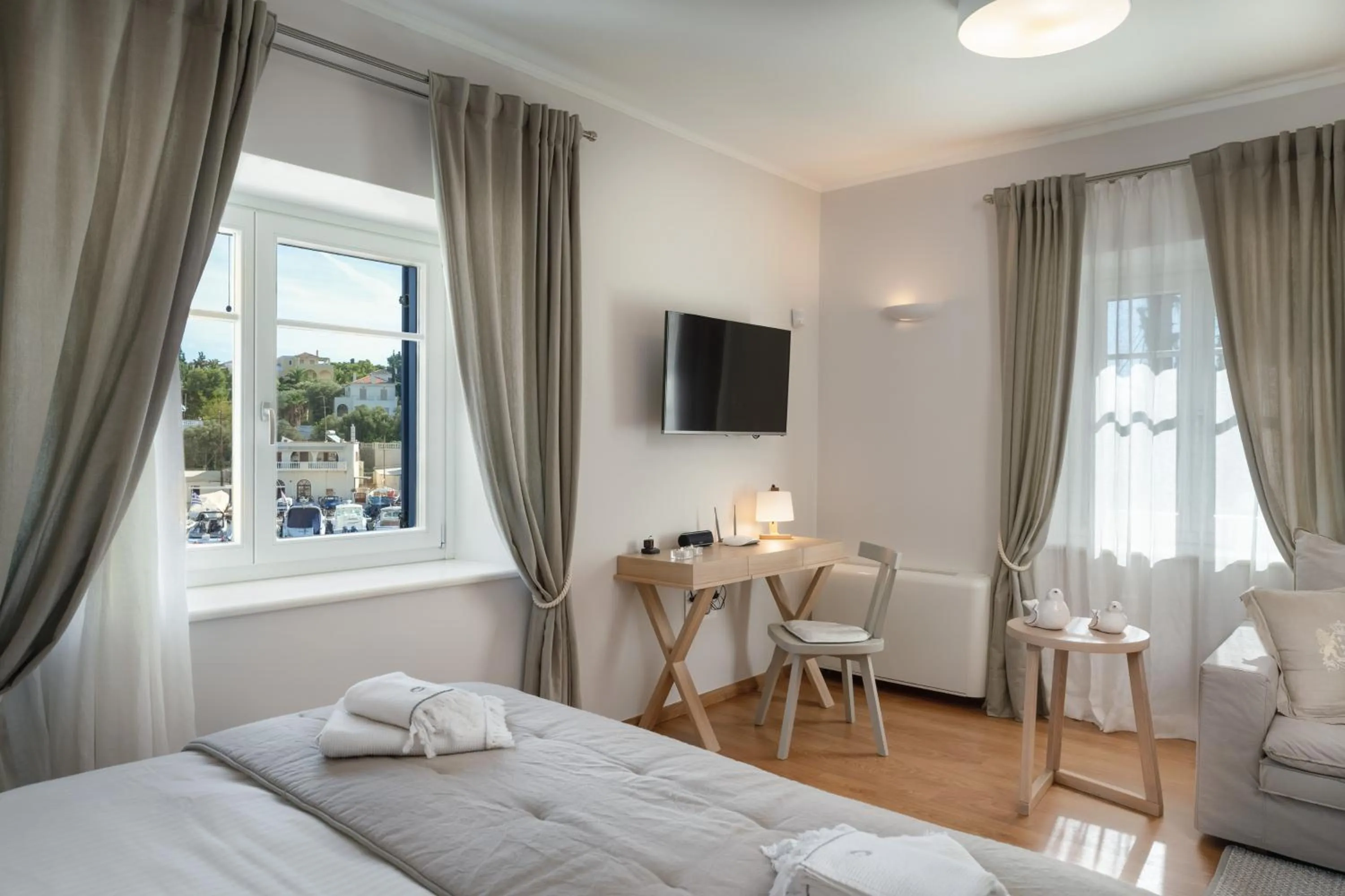 Photo of the whole room, Bed in Porto Vecchio Luxury Suites