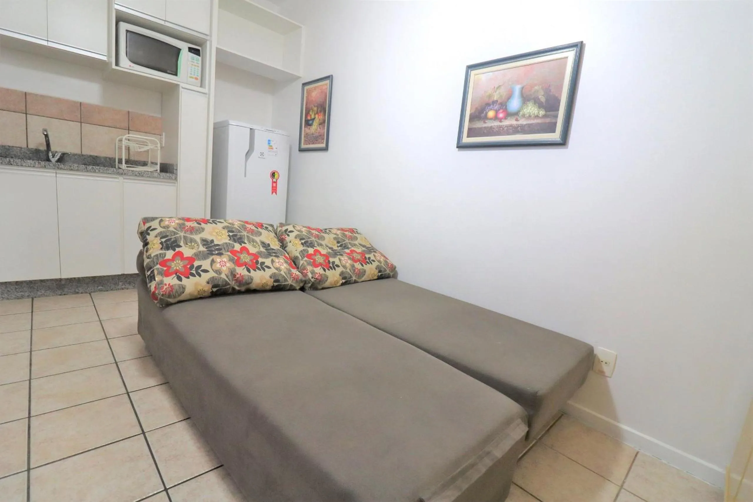 Apartamento para 4 pessoas e wi-fi - HB09F