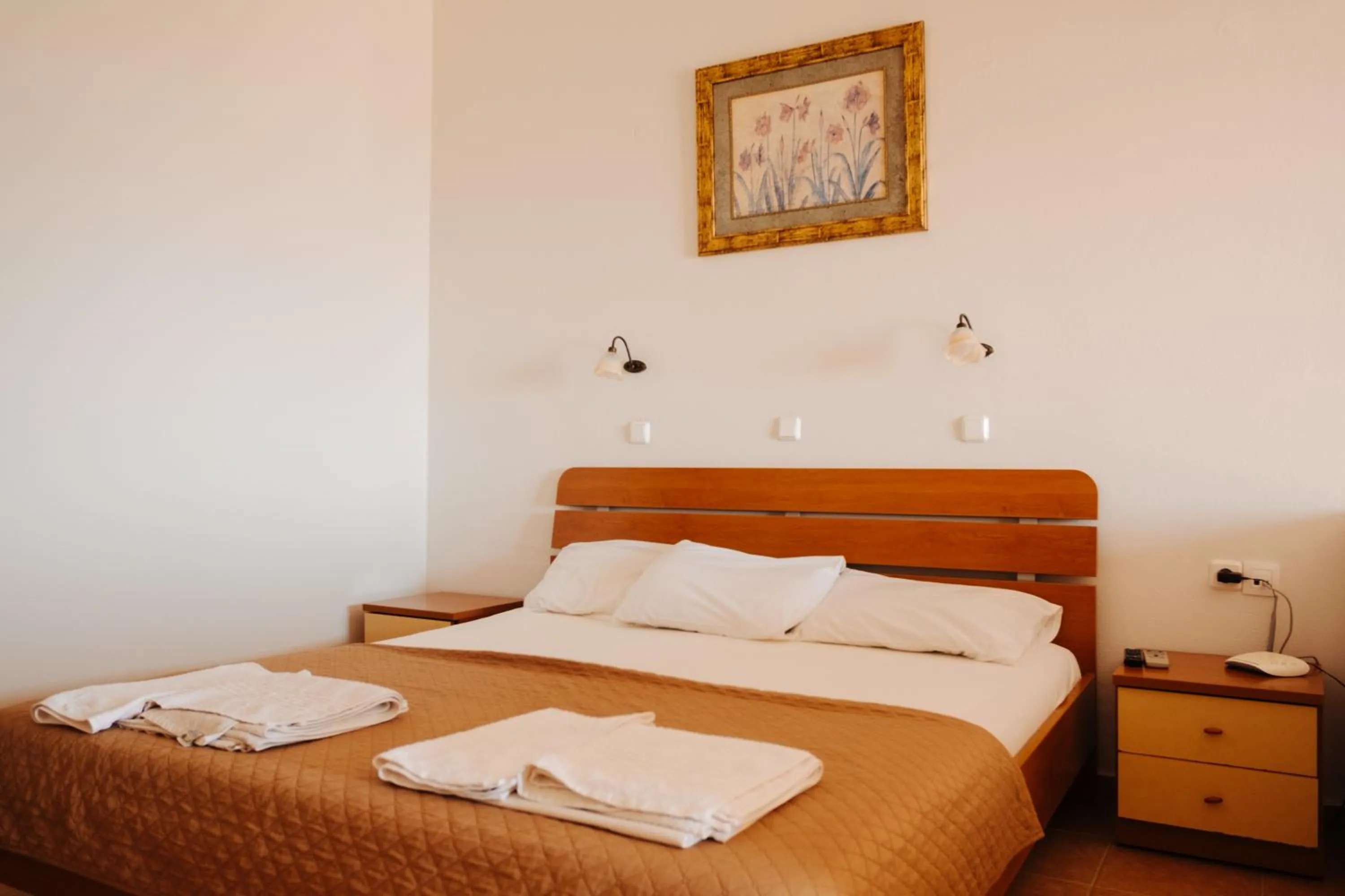 Suite with Balcony in Finikas Apartments