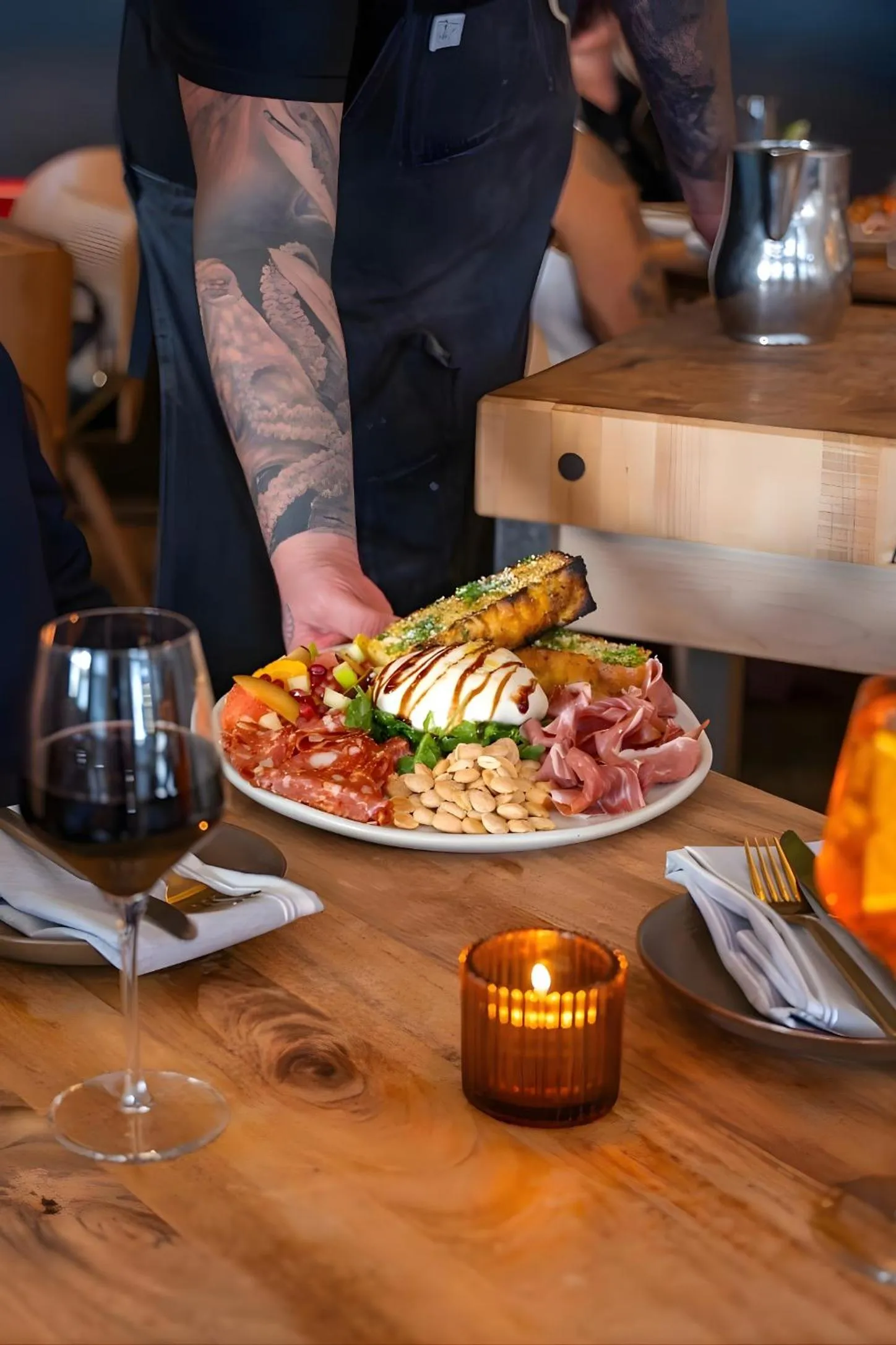 Restaurant/places to eat in Emery Hotel, Autograph Collection