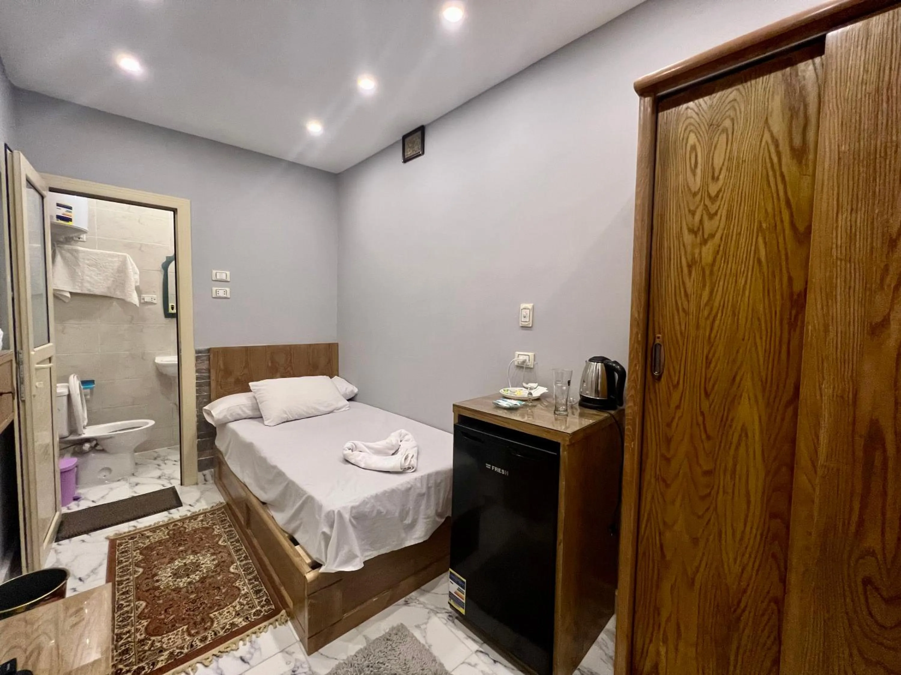 Photo of the whole room, Bed in Life Pyramids Inn