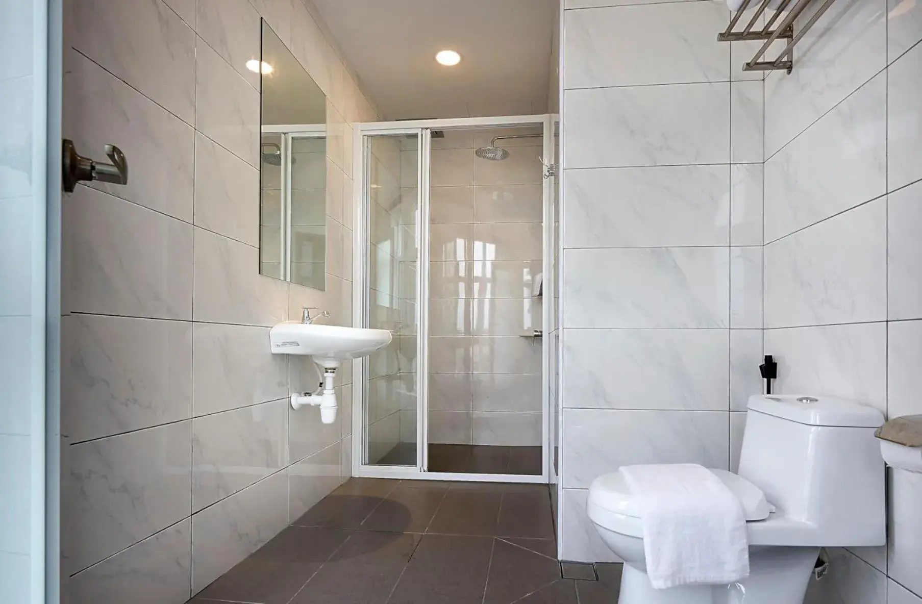 Shower, Bathroom in ZONE Hotels, Telok Panglima Garang