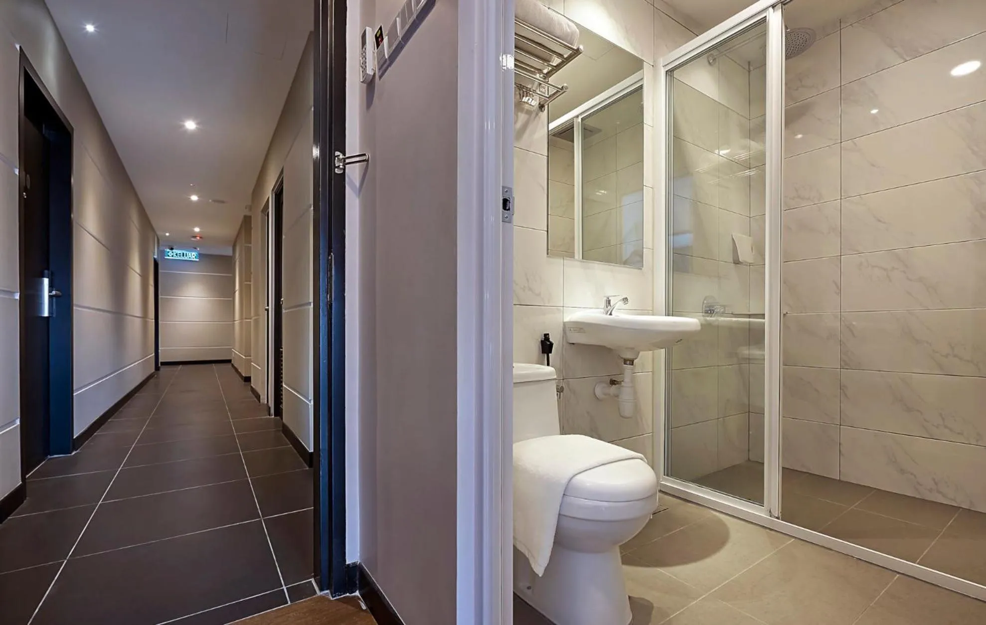 Shower in ZONE Hotels, Telok Panglima Garang