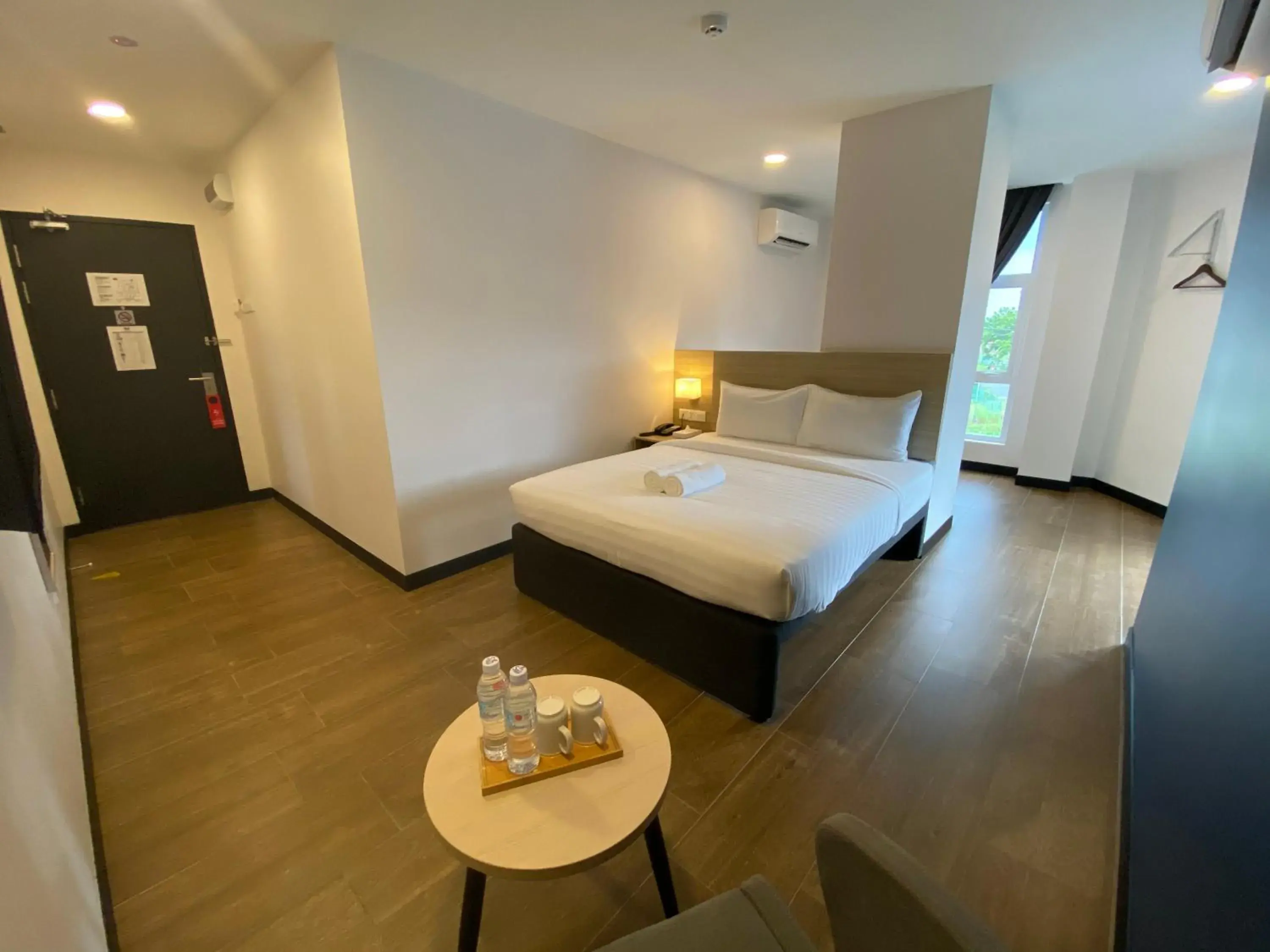 Bedroom, Bed in ZONE Hotels, Telok Panglima Garang