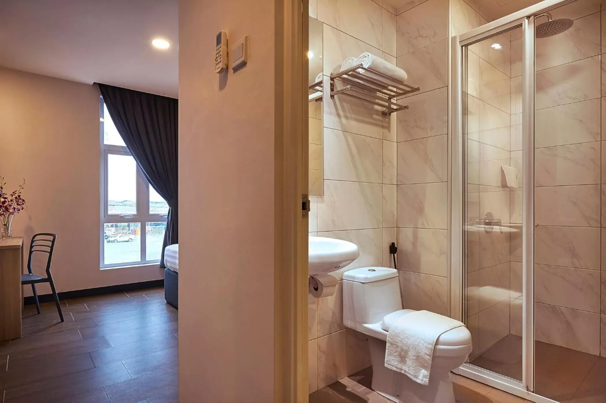 Shower, Bathroom in ZONE Hotels, Telok Panglima Garang