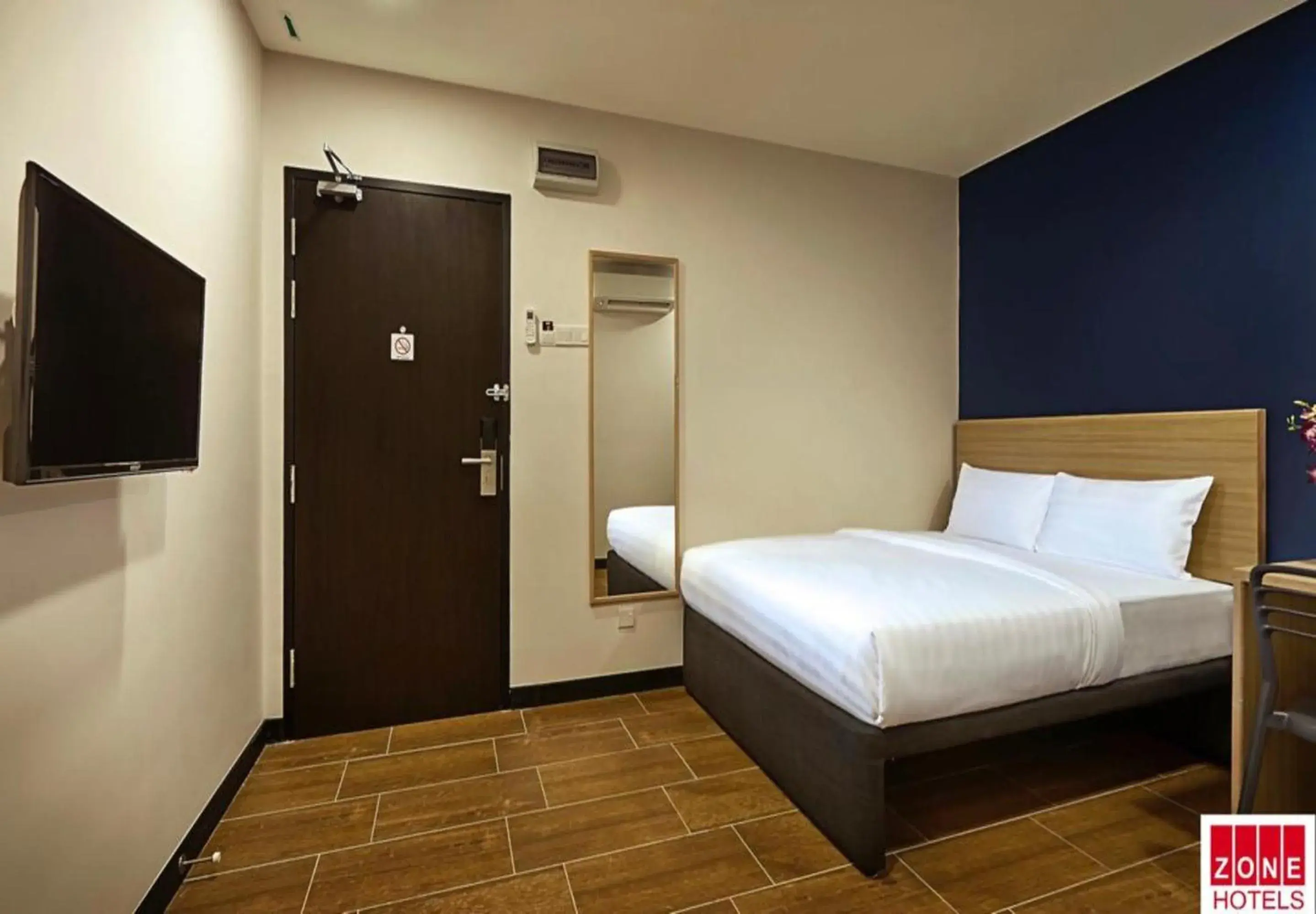 Bedroom, Bed in ZONE Hotels, Telok Panglima Garang