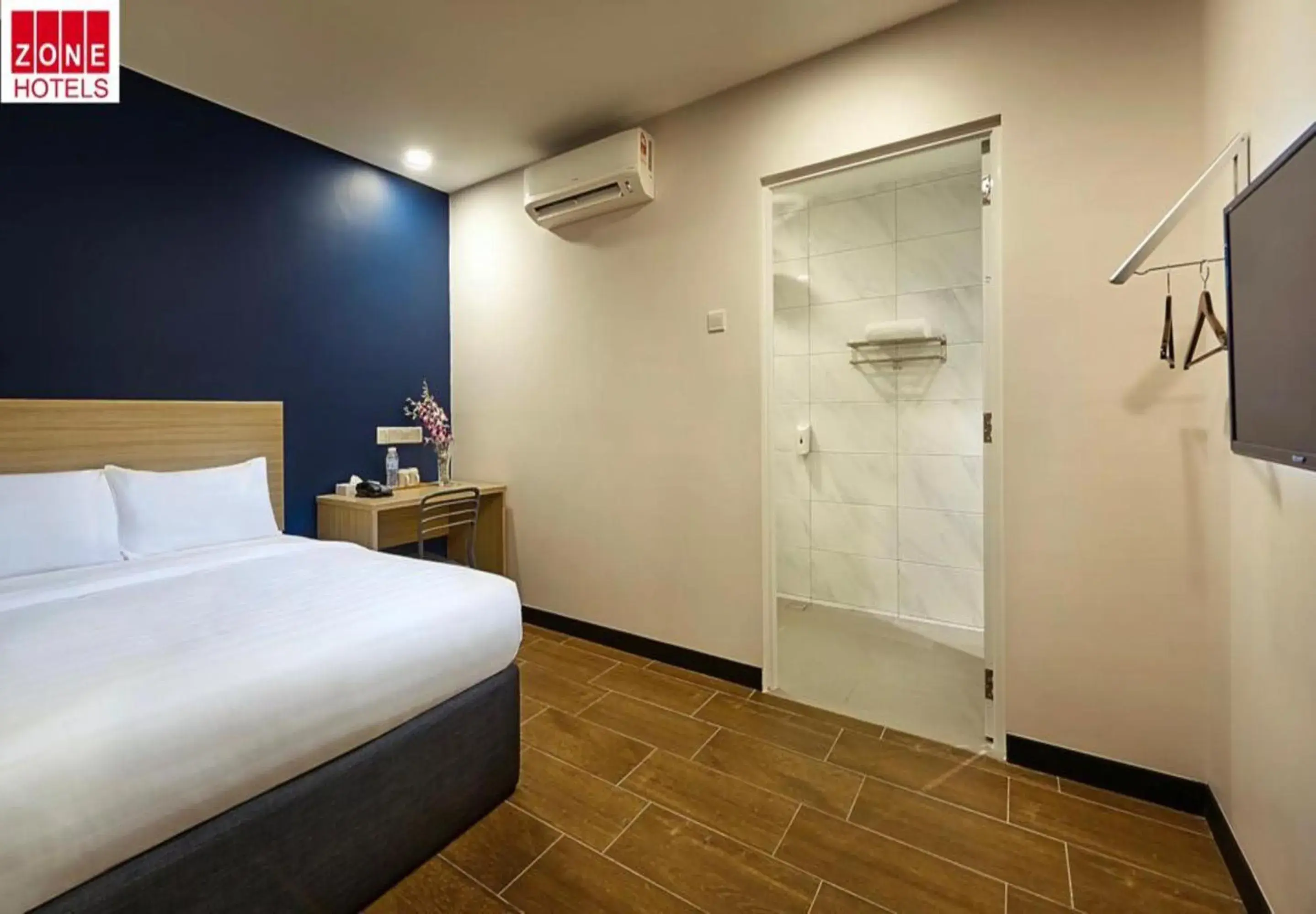 Bedroom, Bed in ZONE Hotels, Telok Panglima Garang