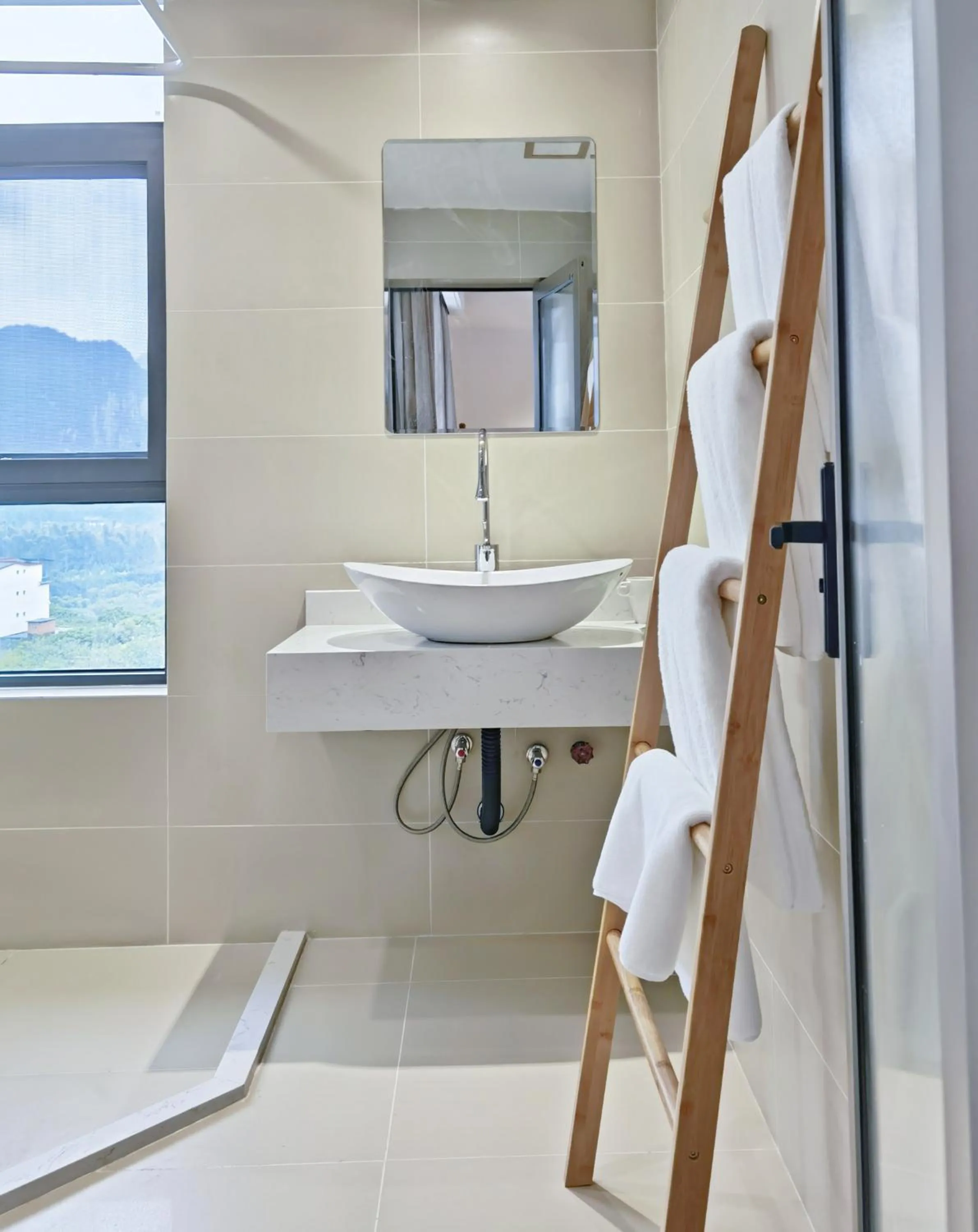 Bathroom in Riverside Retreat Hotel