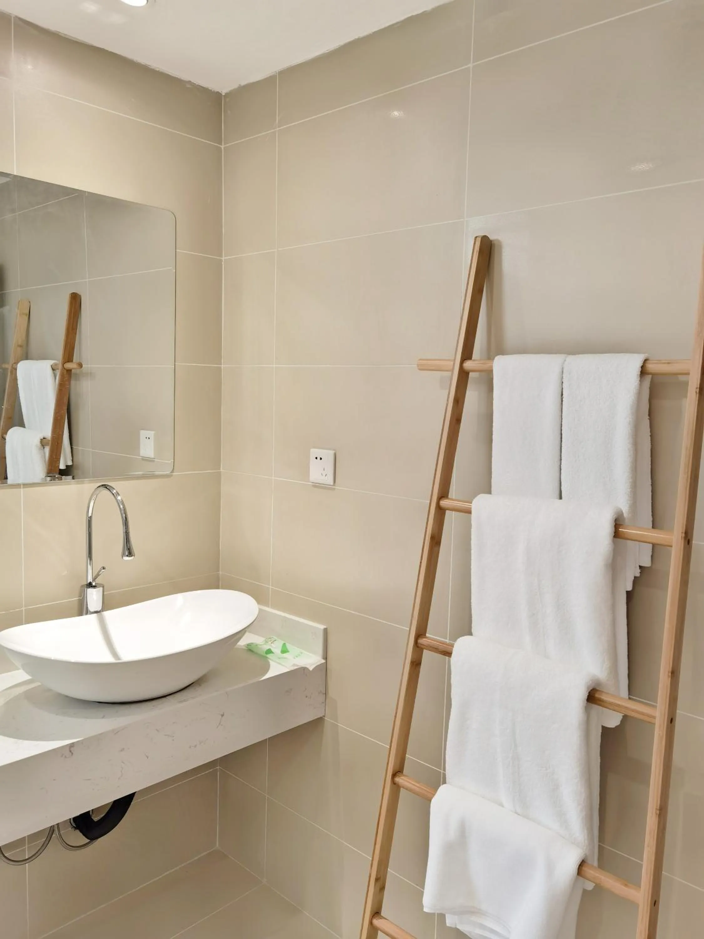 Bathroom in Riverside Retreat Hotel