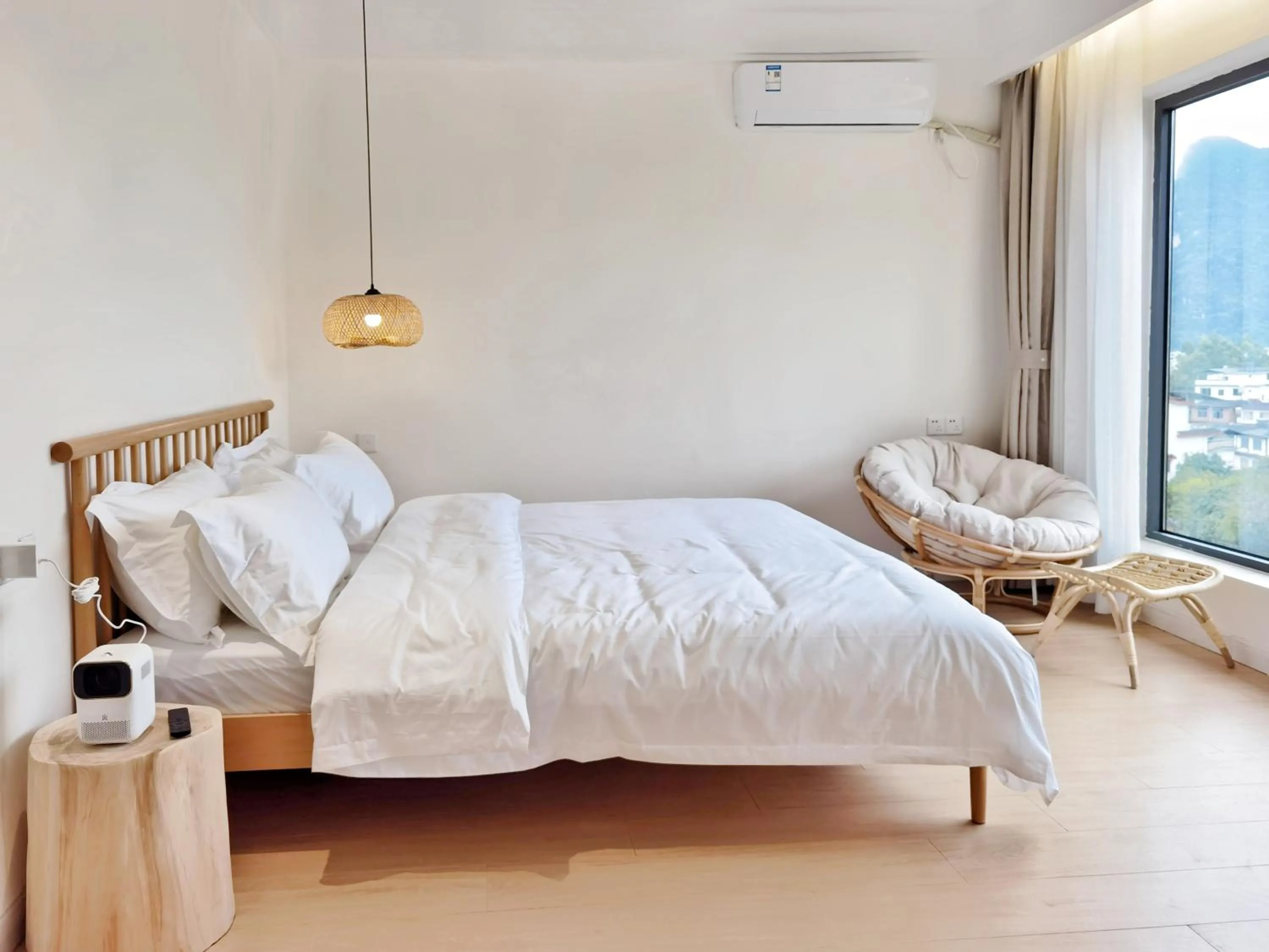 Bed in Riverside Retreat Hotel