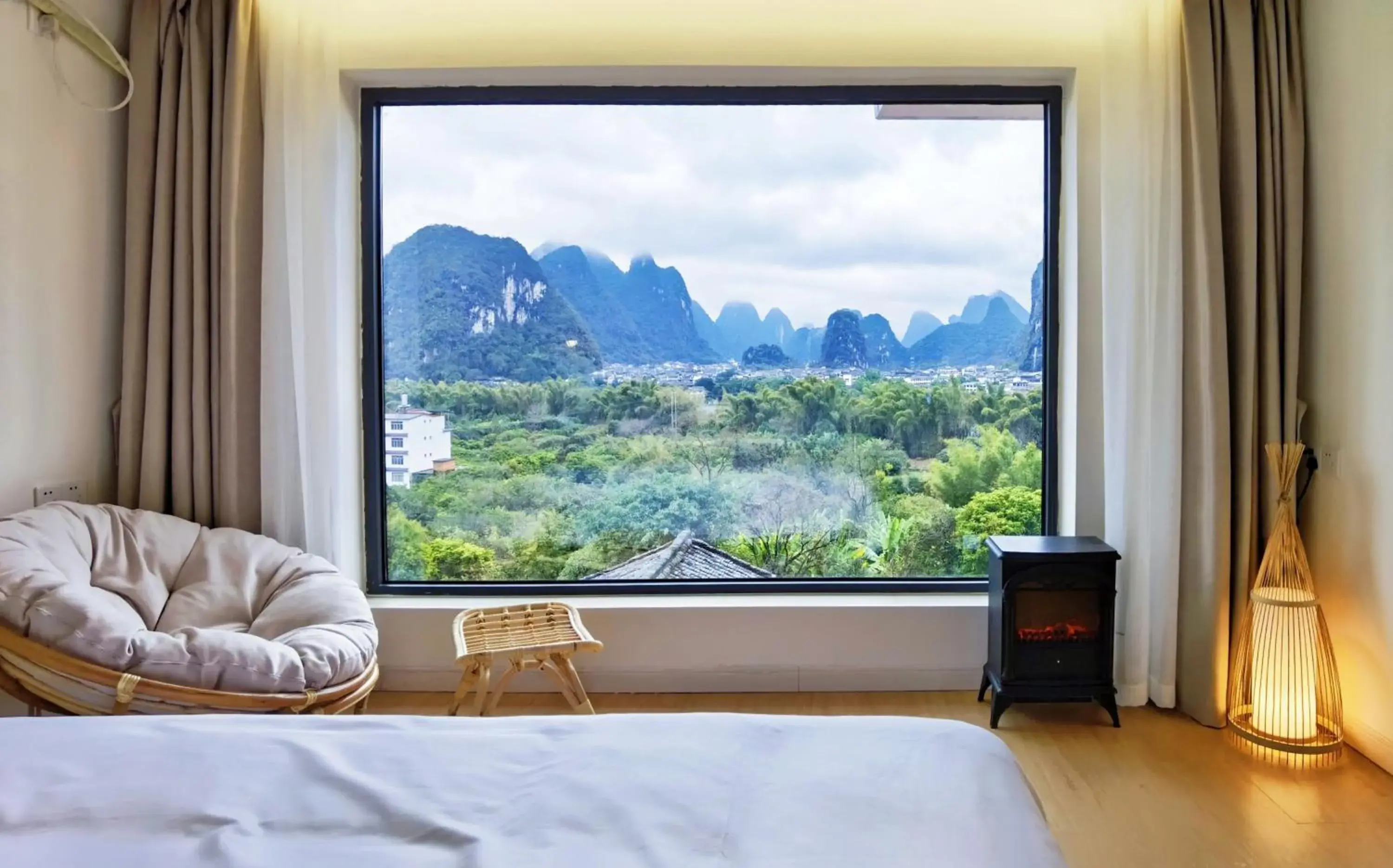 Living room, Bed in Riverside Retreat Hotel Living room, Bed in Riverside Retreat Hotel