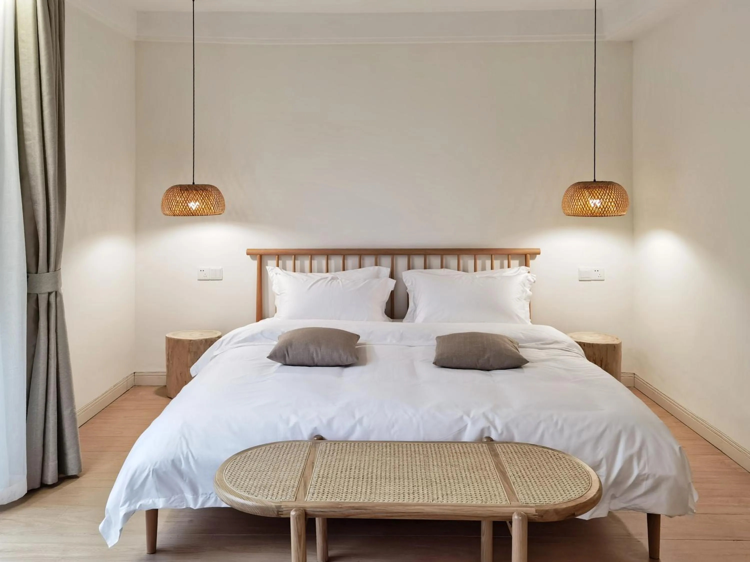 Bed in Riverside Retreat Hotel