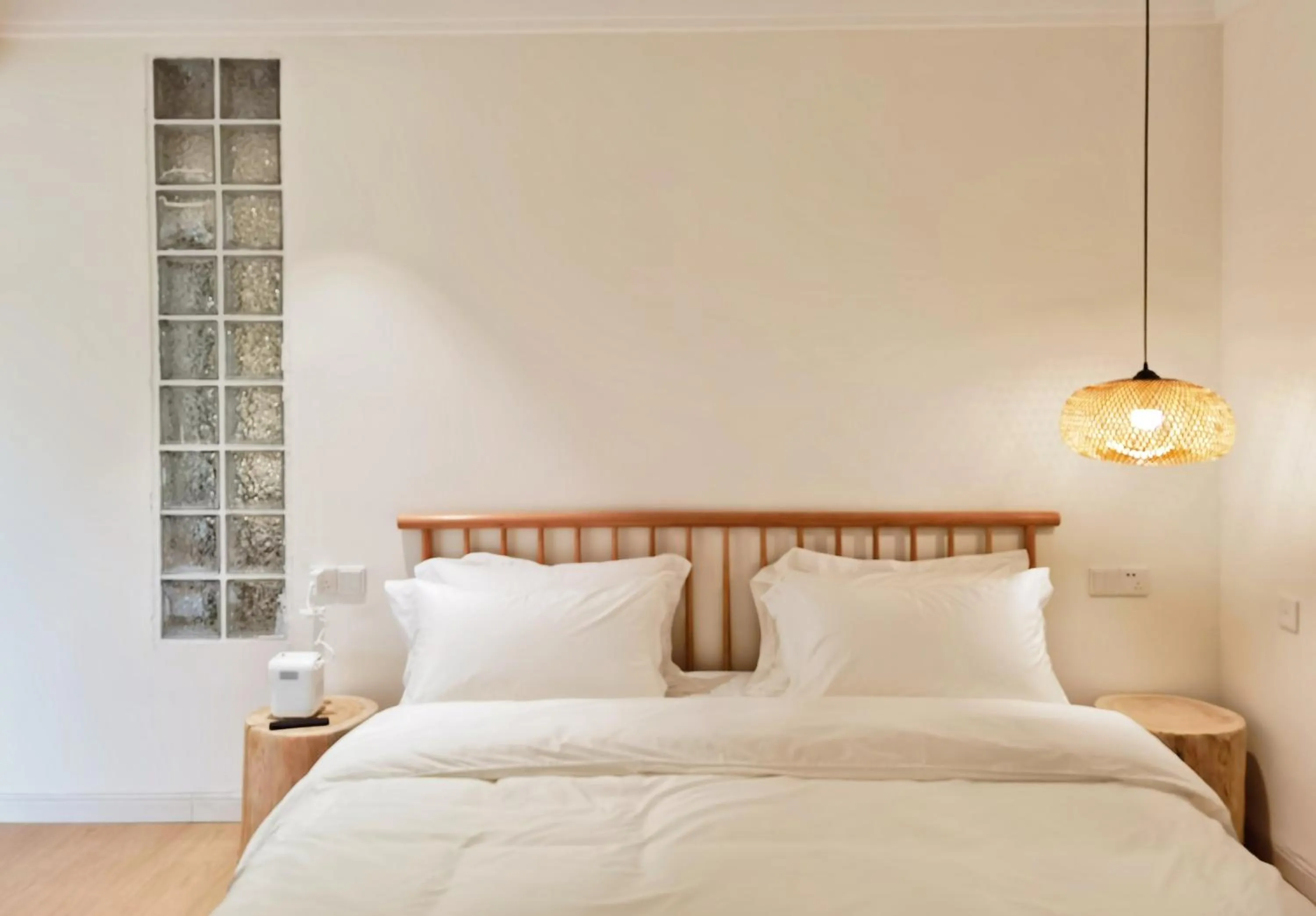 Bed in Riverside Retreat Hotel