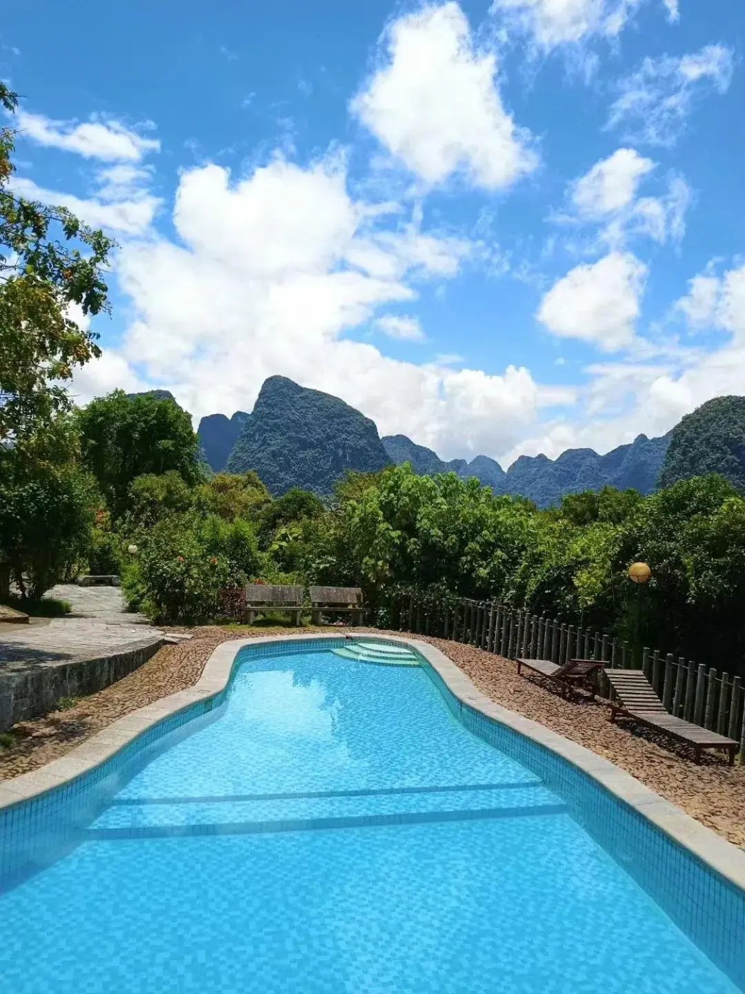 Swimming pool in Riverside Retreat Hotel Swimming pool in Riverside Retreat Hotel