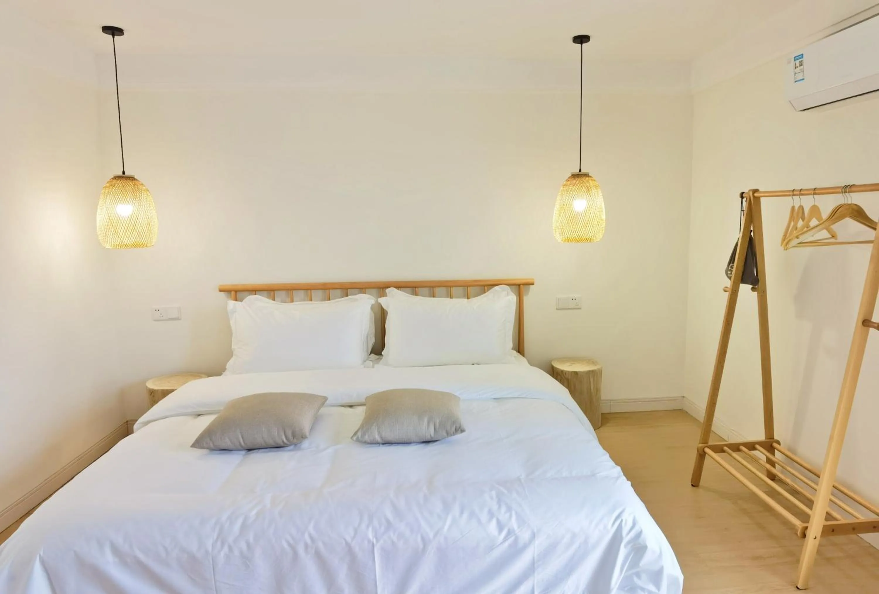 Bed in Riverside Retreat Hotel