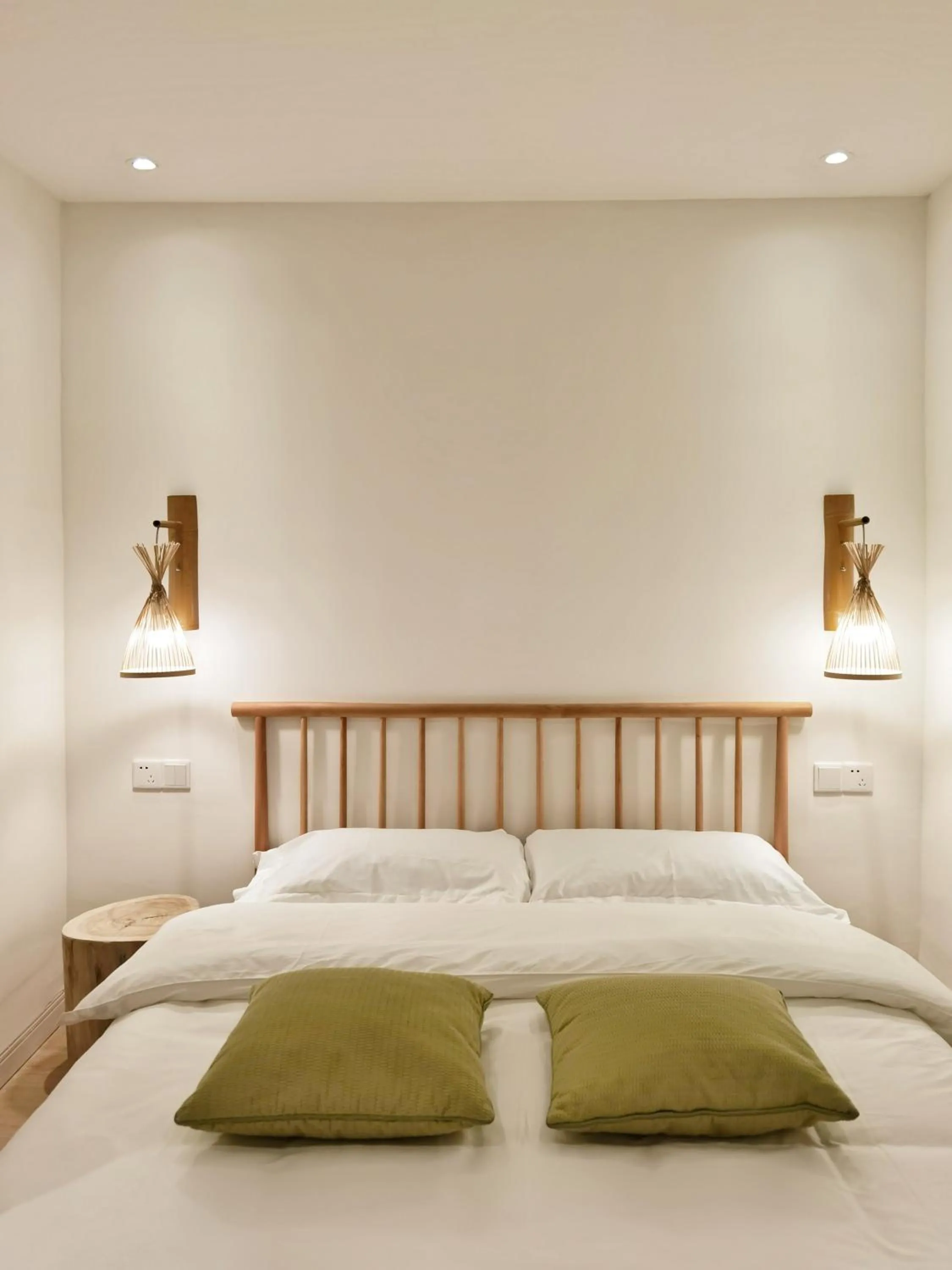 Bed in Riverside Retreat Hotel