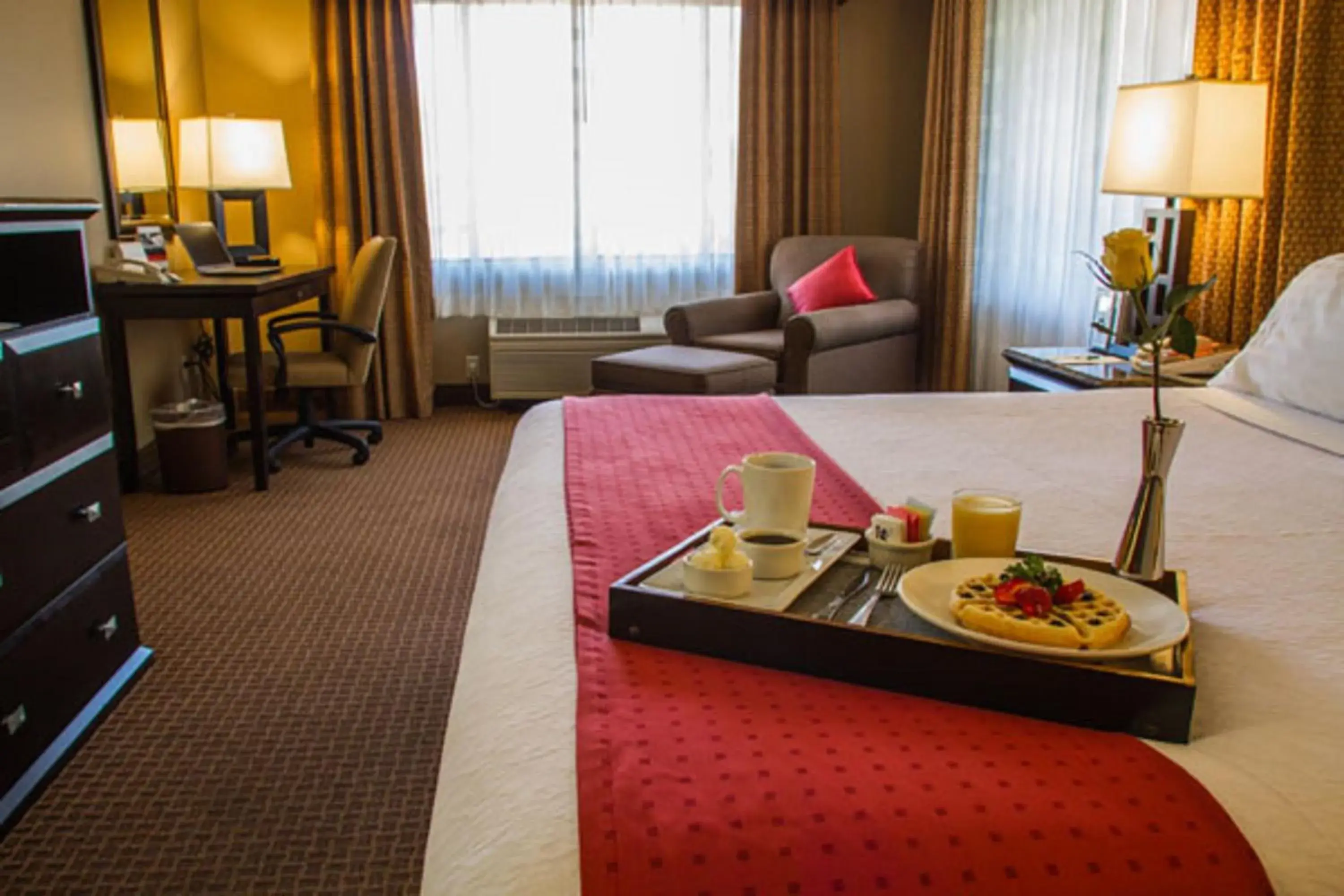 Photo of the whole room, Bed in Holiday Inn Express La Mesa Near SDSU by IHG Photo of the whole room, Bed in Holiday Inn Express La Mesa Near SDSU by IHG