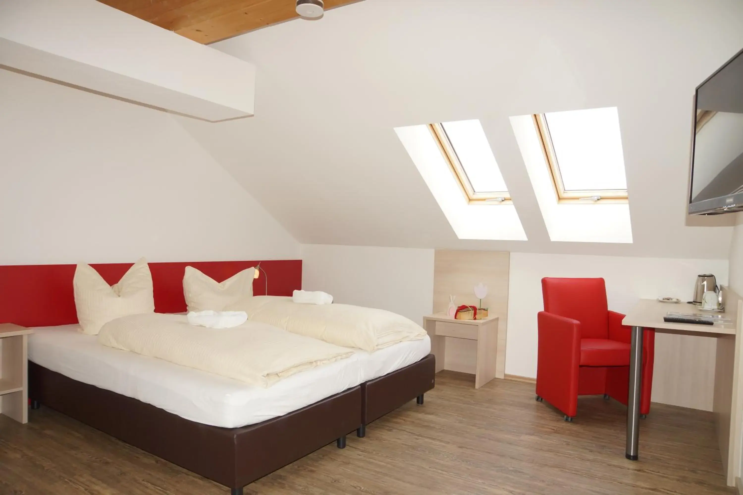 Double Room with Shared Shower and Toilet - single occupancy in Seehotel und Appartements Schnöller Double Room with Shared Shower and Toilet - single occupancy in Seehotel und Appartements Schnöller